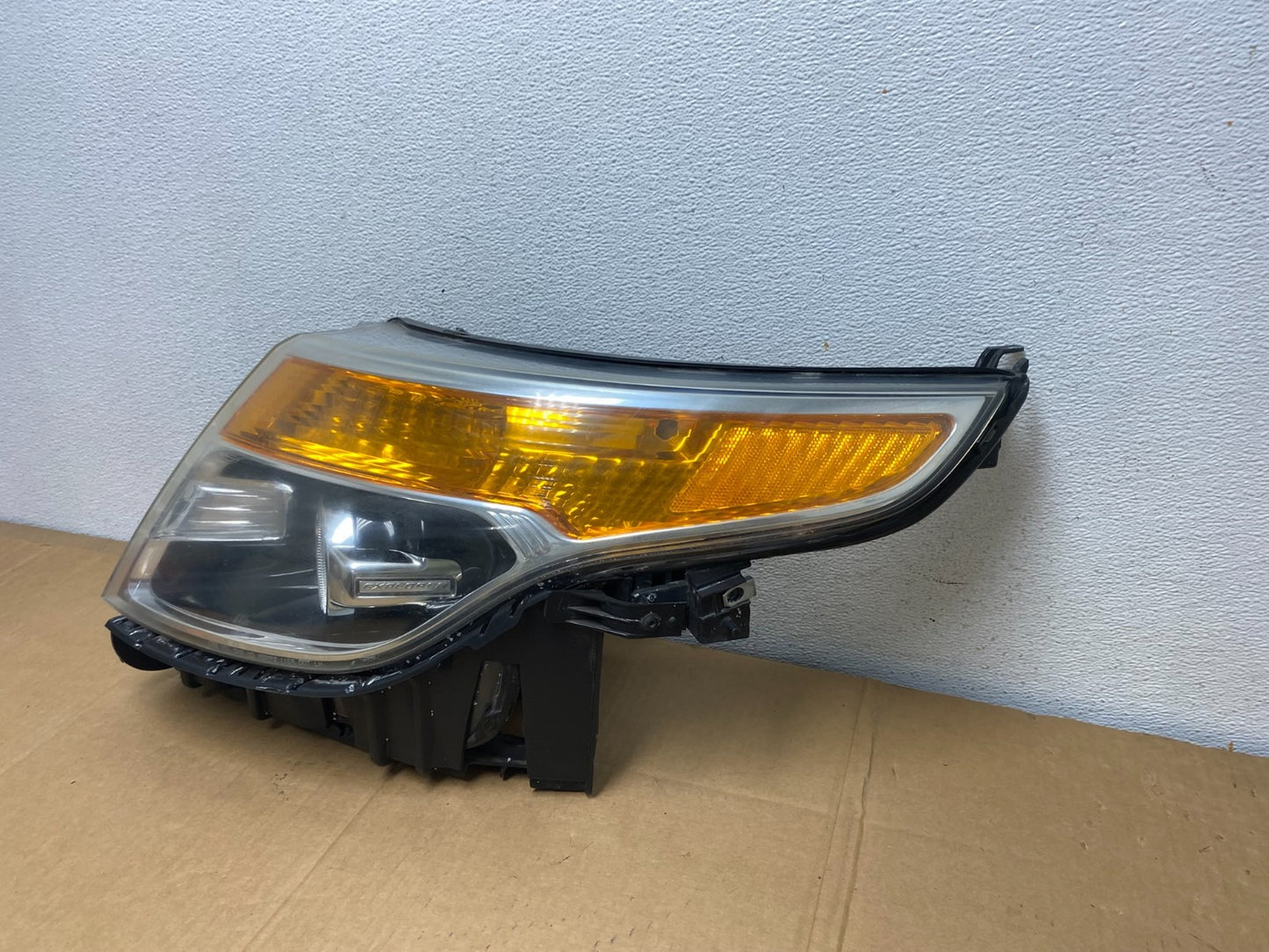 2011 to 2015 Ford Explorer Left Driver LH Xenon Headlight AD0726 DW1