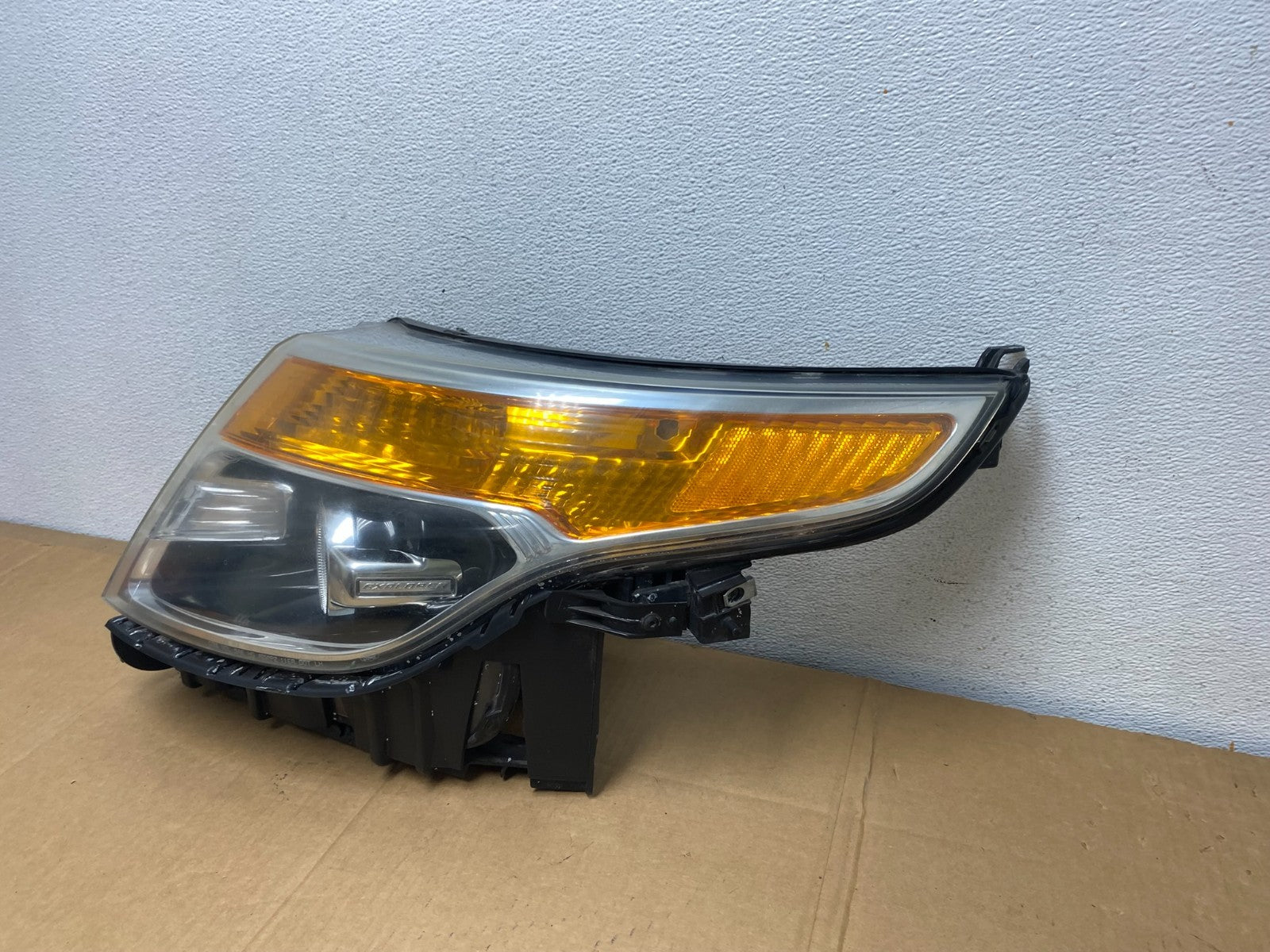 2011 to 2015 Ford Explorer Left Driver LH Xenon Headlight AD0726 DW1