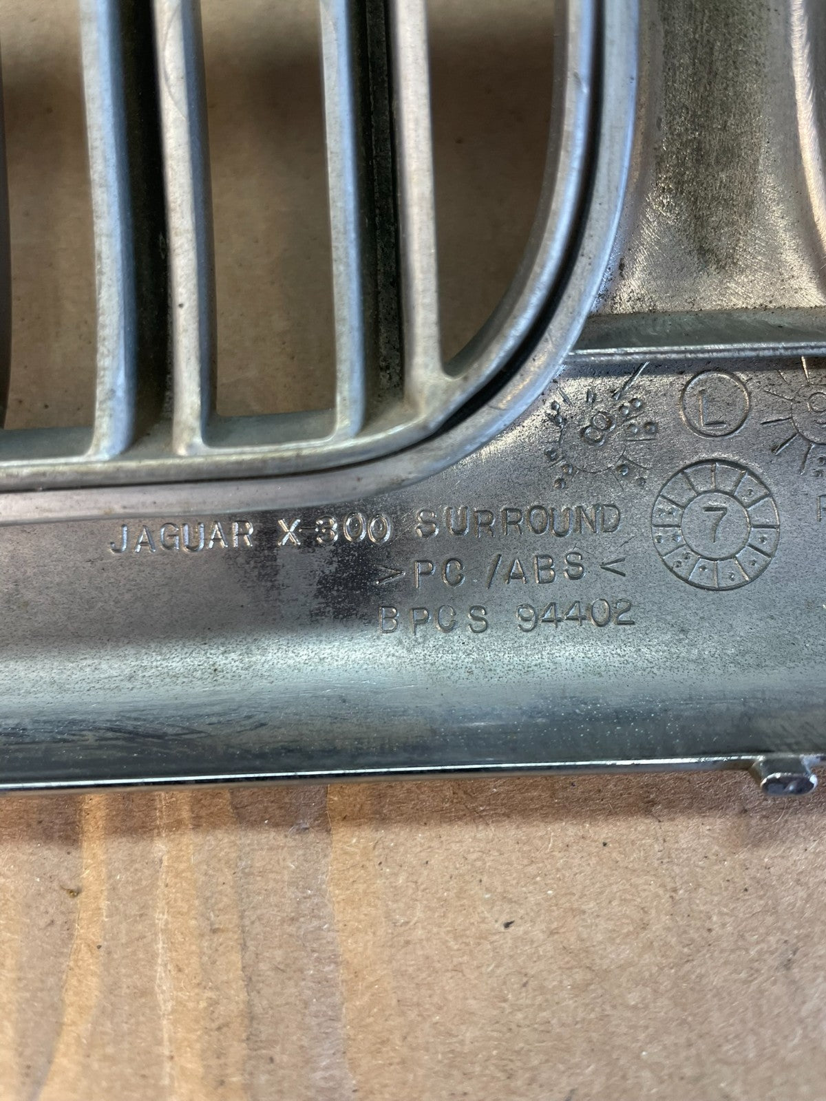 2002 to 2008 Jaguar X-Type Front Upper Grille Grill AC2185 DG4