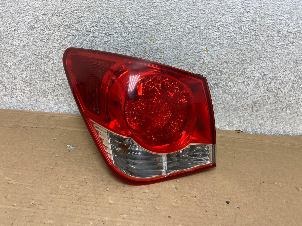 2011 2012 2013 2014 Chevrolet Cruze Left Driver LH Side Tail Light AH8371 LK0