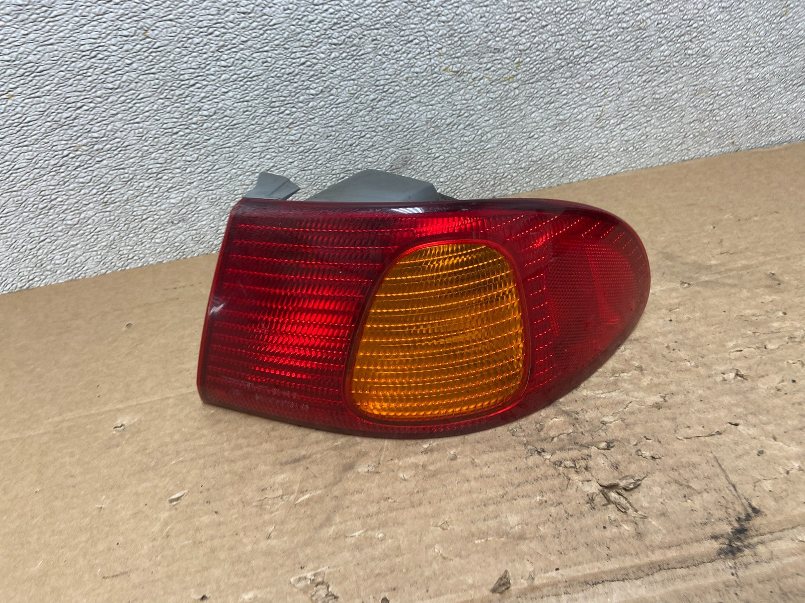 1998 1999 2000 Toyota Corolla Right Passenger Side Tail light OEM AB4757 LK0