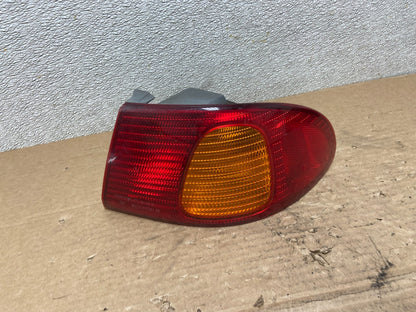 1998 1999 2000 Toyota Corolla Right Passenger Side Tail light OEM AB4757 LK0
