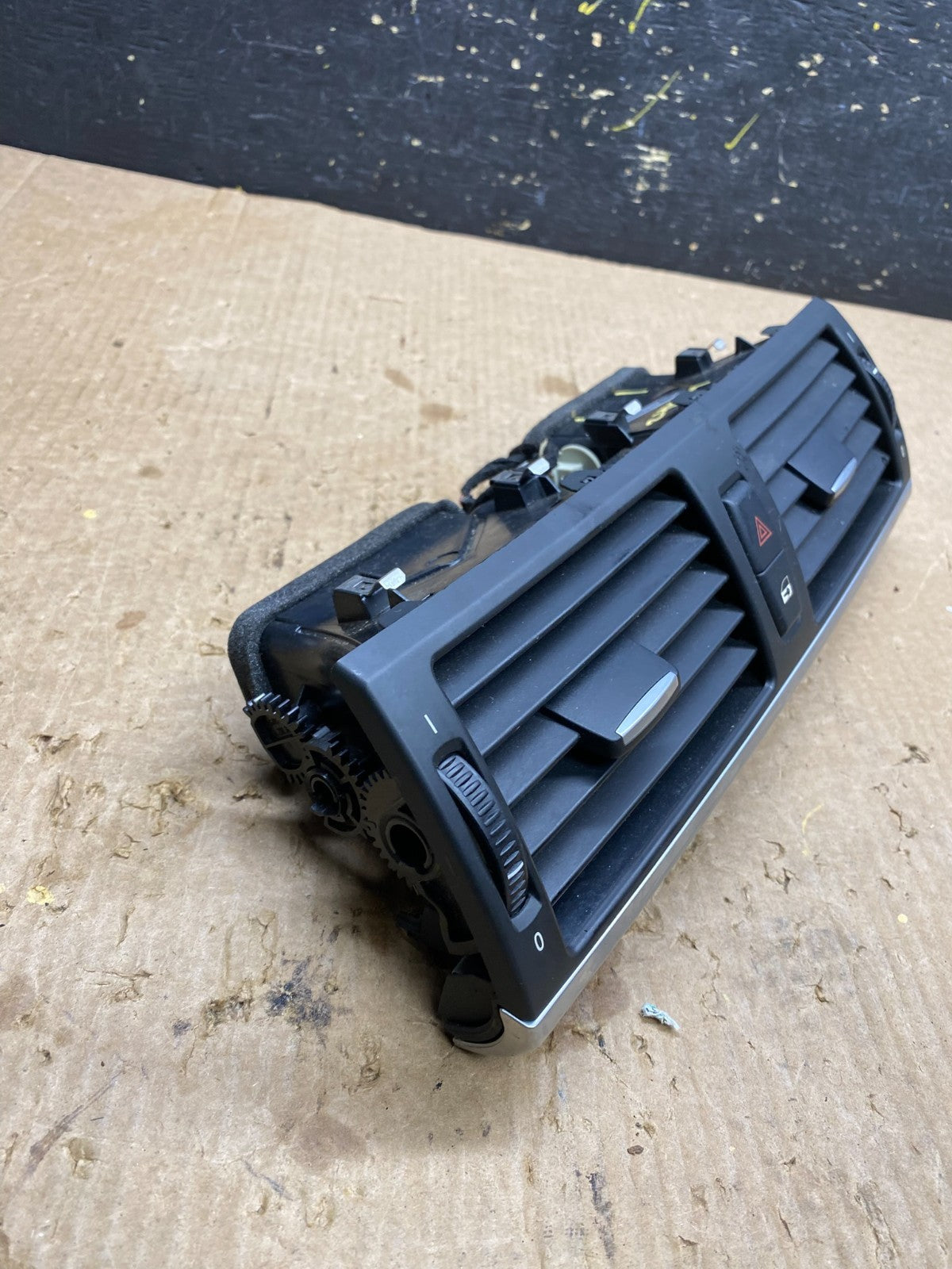 2010 to 2013 BMW X5 X6 Center Console Dash Air Vent OEM Z4464 DG1