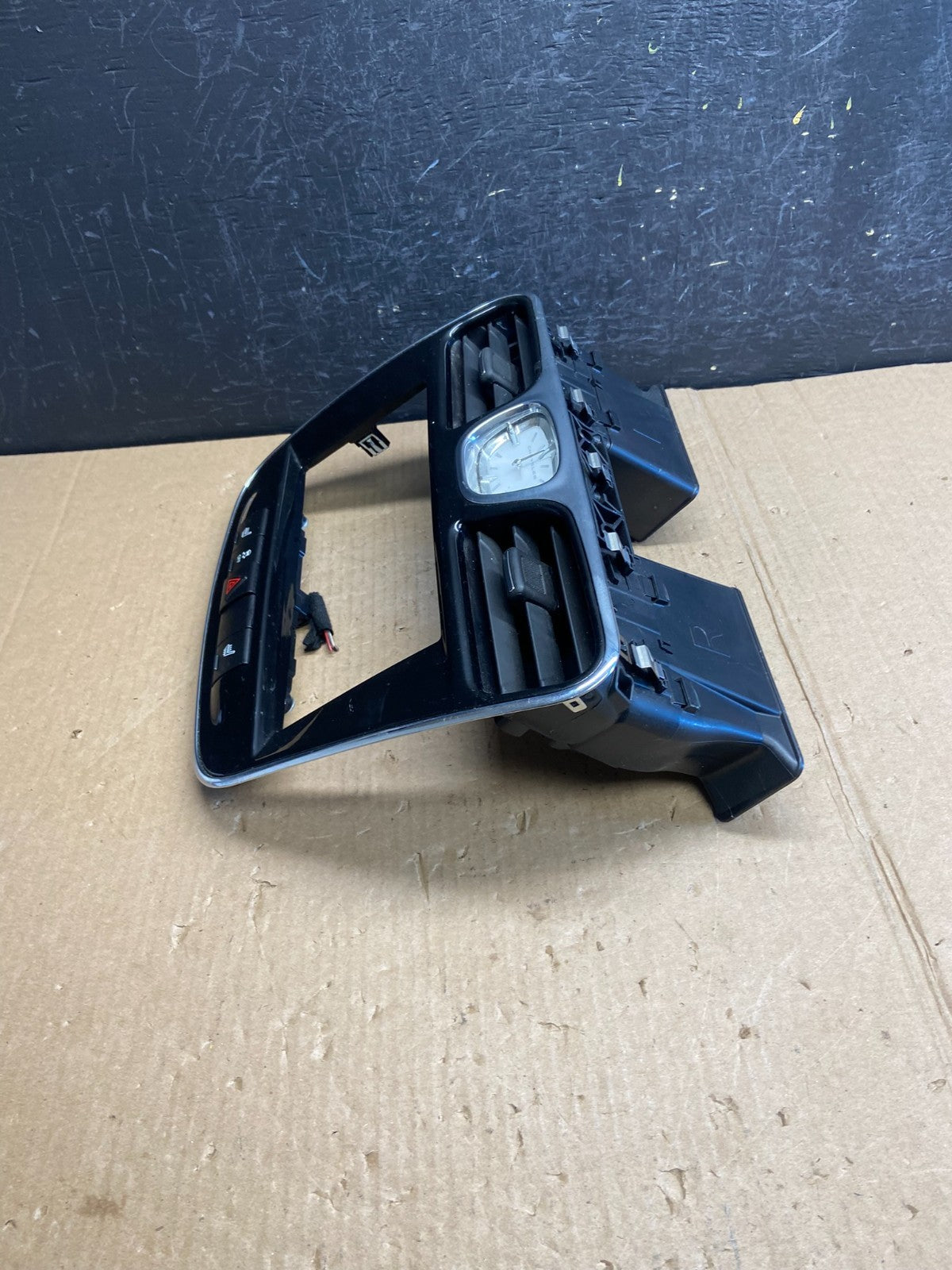 2011 - 2014 Chrysler 200 Dash Radio Bezel Trim Clock Hazard Bezel ae4269 DG2