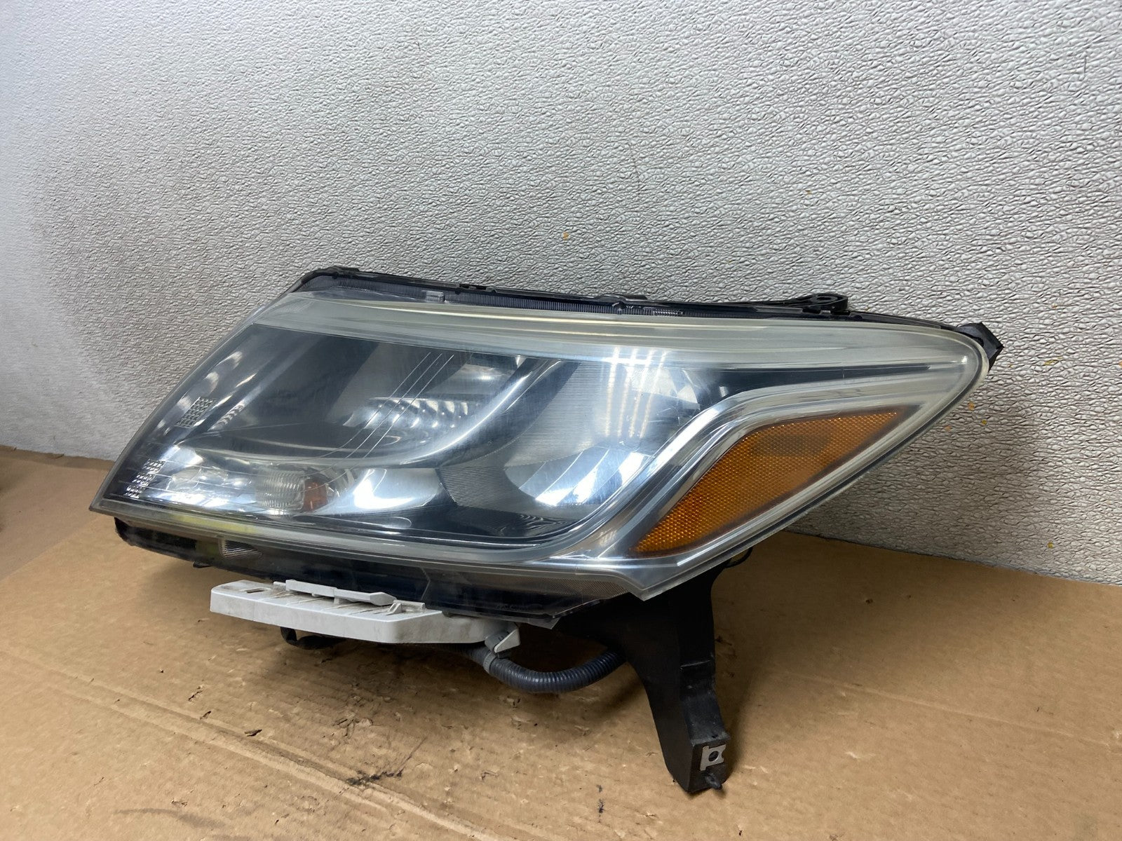 2013 to 2016 Nissan Pathfinder Left Driver LH Side Headlight Halogen OEM AB46861