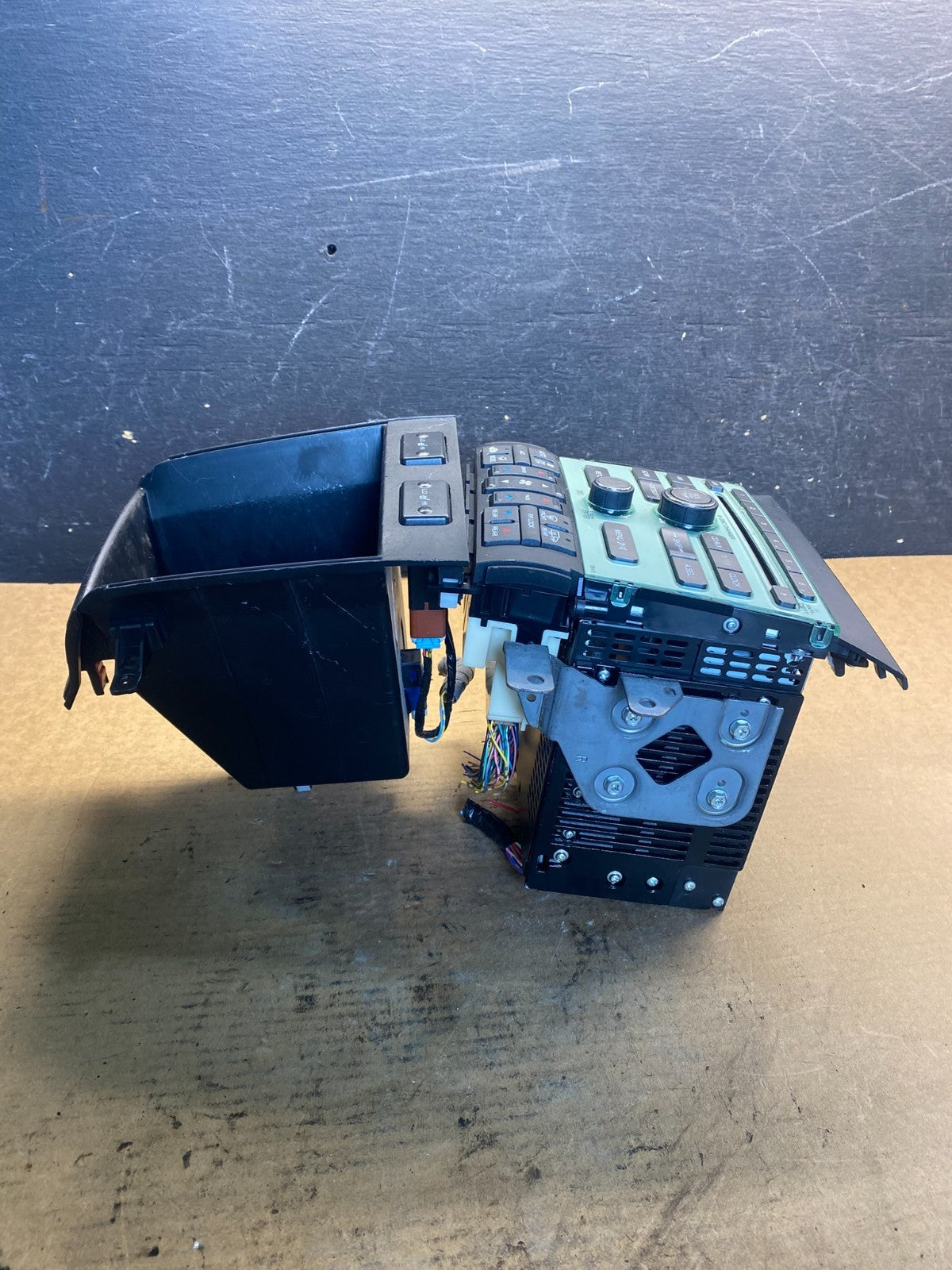 2009 to 2011 Honda Pilot AM FM CD Audio Radio Player Climate Control AA0939 DG1