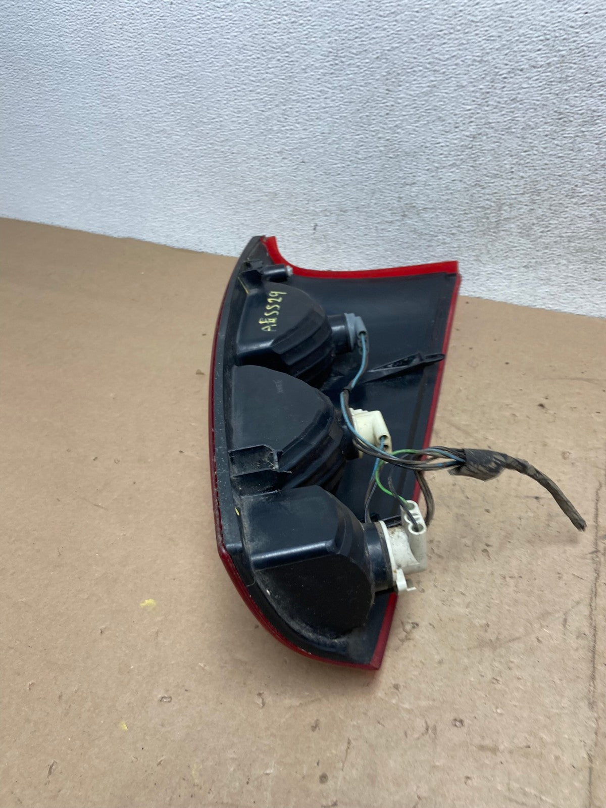 2002 to 2006 Chevrolet Avalanche Left Driver LH Tail Light AG5529 LK8