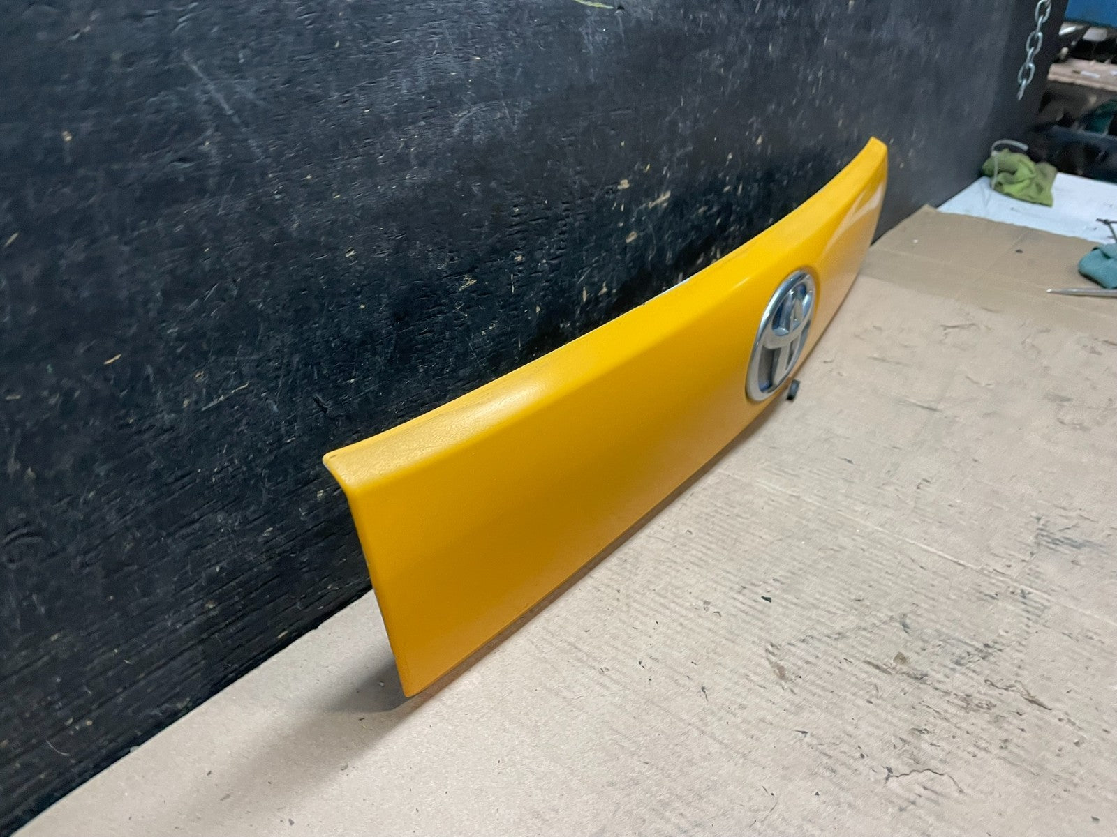 2012 2013 2014 Toyota Prius V Trunk Lid Liftgate Garnish Trim Panel T0488 DG2