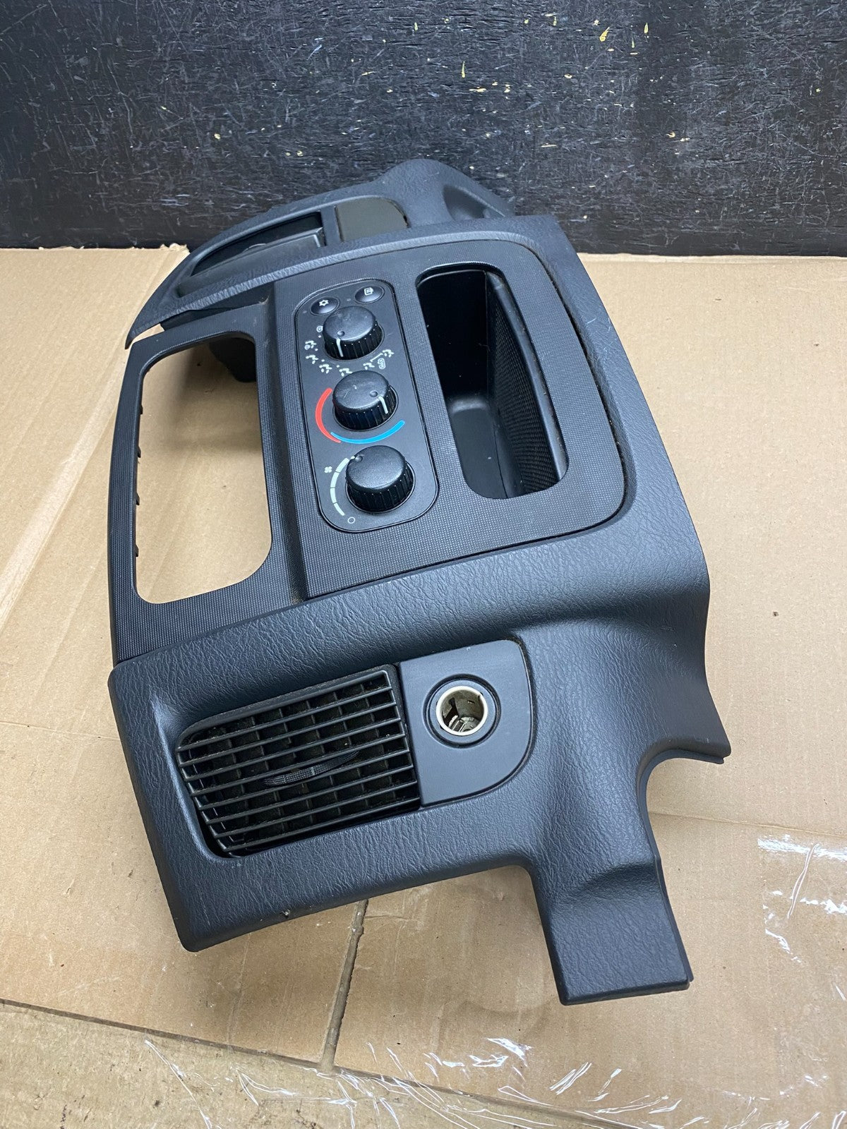 2002 to 2005 Dodge Ram Radio Climate Control Dash Air Vent Bezel Trim AH5231 DW1