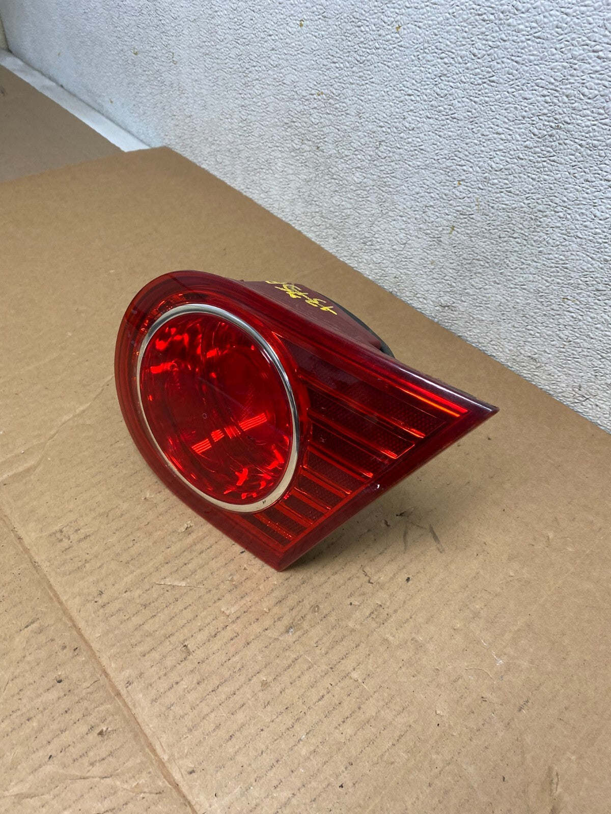 2004 2005 2006 Kia Amanti Right Passenger Side Tail Light Inner M0699 DW2