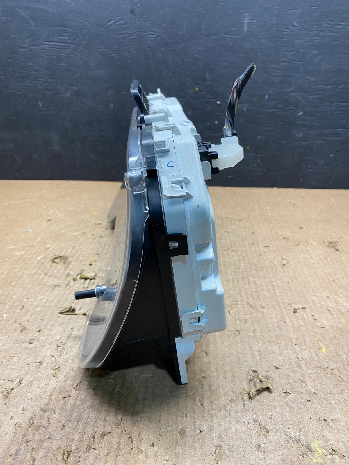 2009 to 2011 Ford E150 E250 E350 VAN Gauge Speedometer Cluster H73253