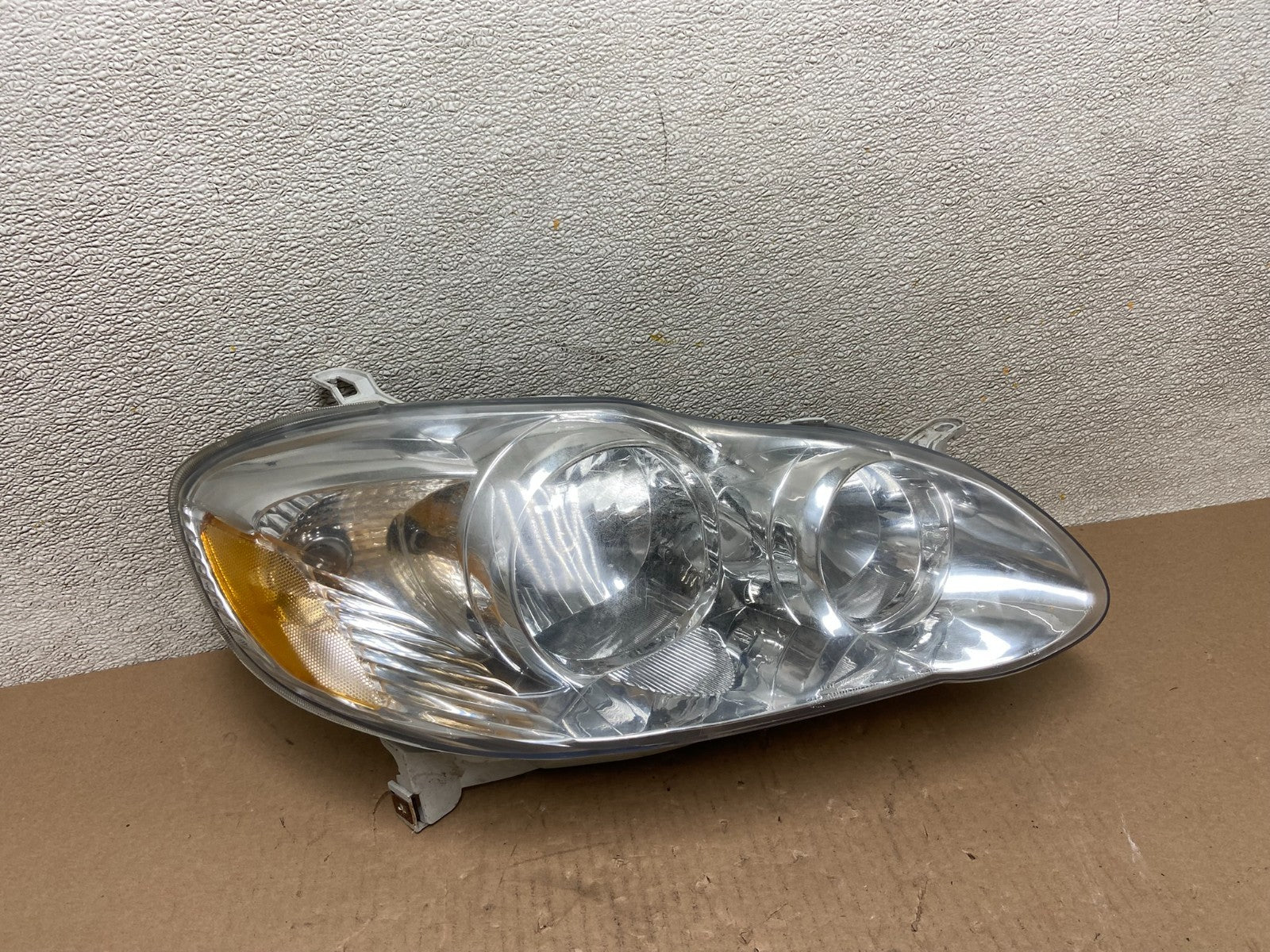 2005 to 2008 Toyota Corolla Right Passenger RH side Headlight AB5944 DW0