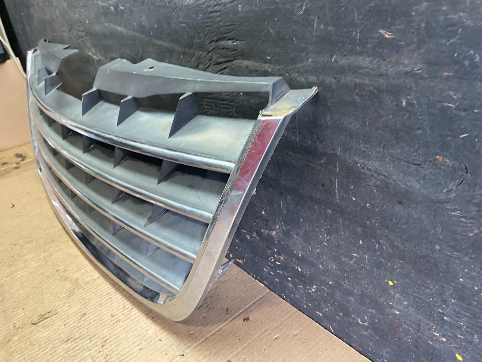 2008 to 2010 Chrysler Town & Country Front Upper Grill Grille Oem T0104 DG1