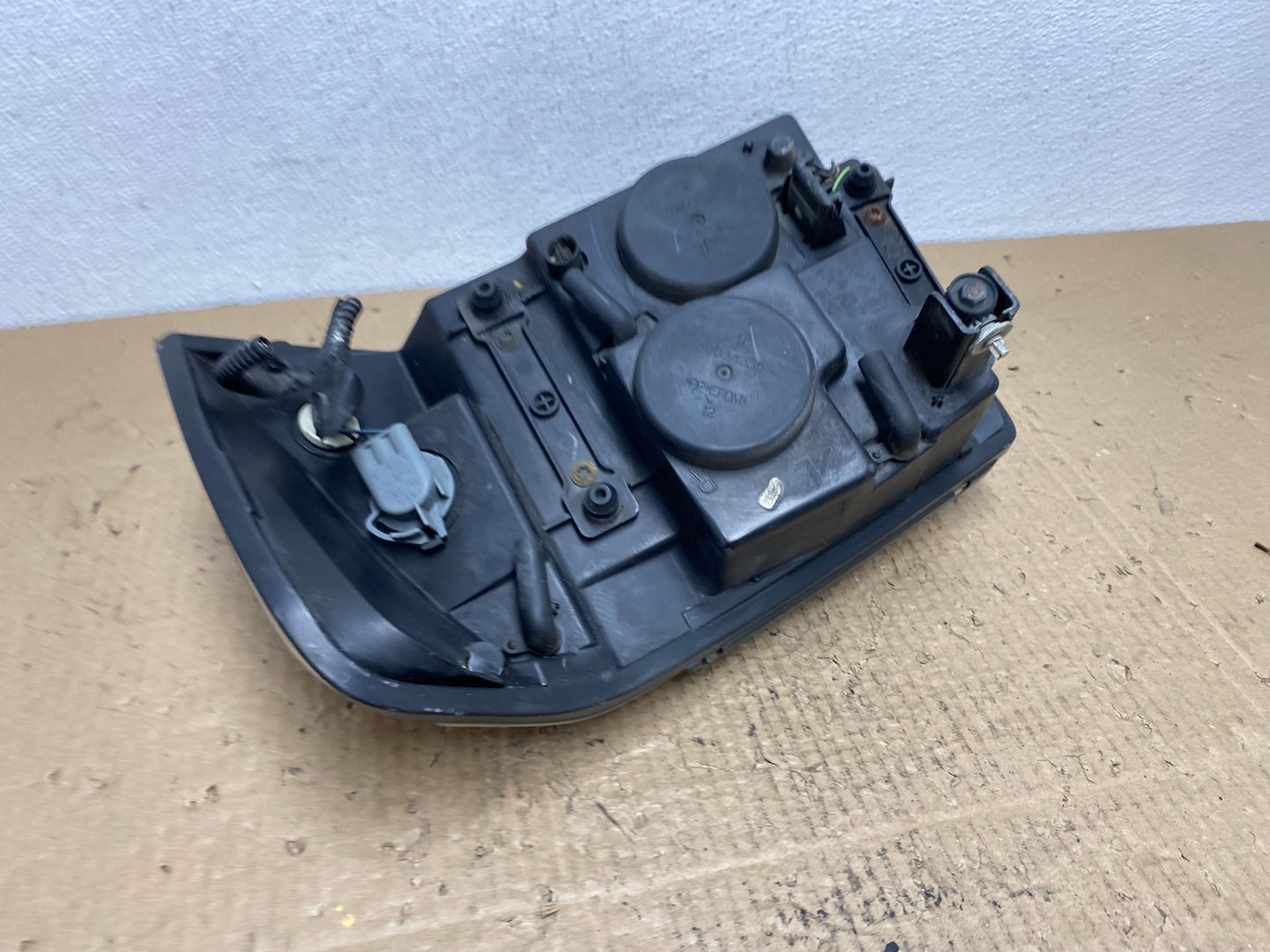 2002 to 2009 Gmc Envoy Right Passenger RH Side Headlight Halogen AC4145 DW5