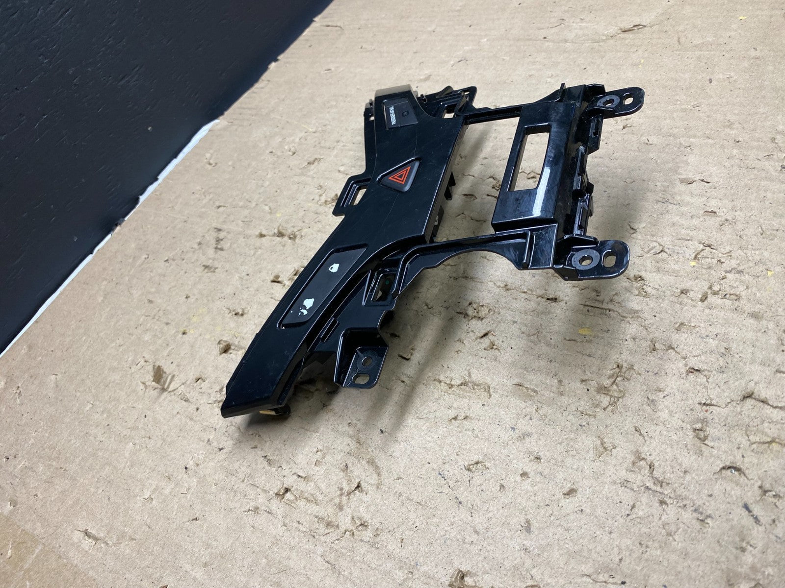 2011 - 2016 Chevrolet Cruze Center AC Heat Dash Bezel Panel W/Hazard AB5647 DG2