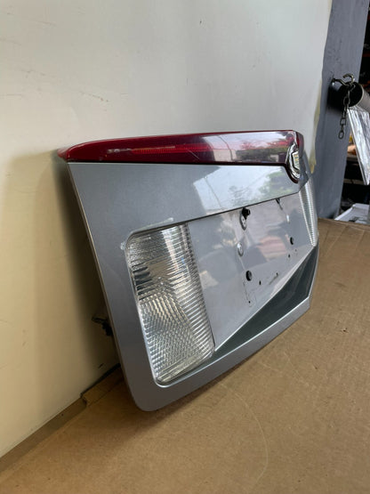 2003-2007 Cadillac CTS Trunk Panel Lid Backup License Plate 3rd Light ag0884 DG2