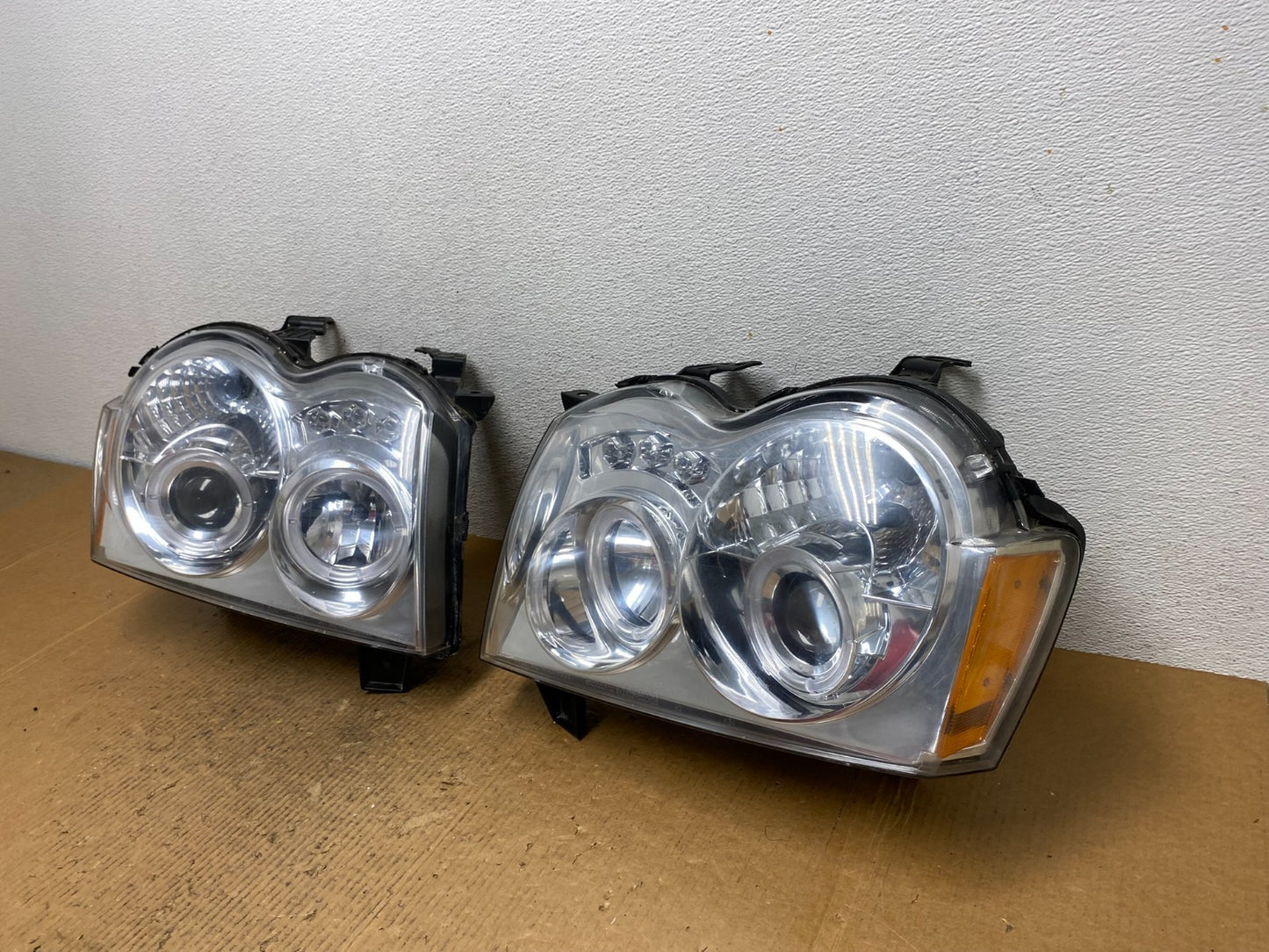 2005-2007 Jeep Grand Cherokee Left+Right Set LED Headlights ae1620 DG1
