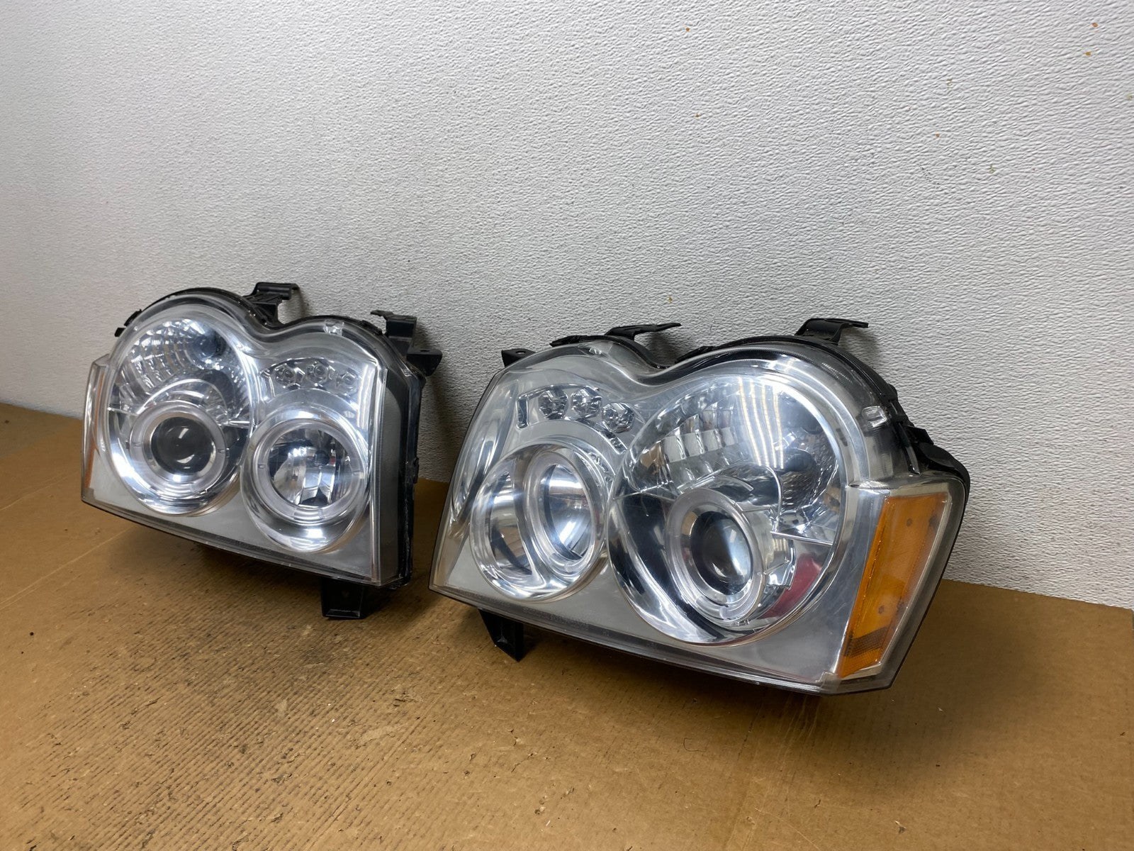 2005-2007 Jeep Grand Cherokee Left+Right Set LED Headlights ae1620 DG1