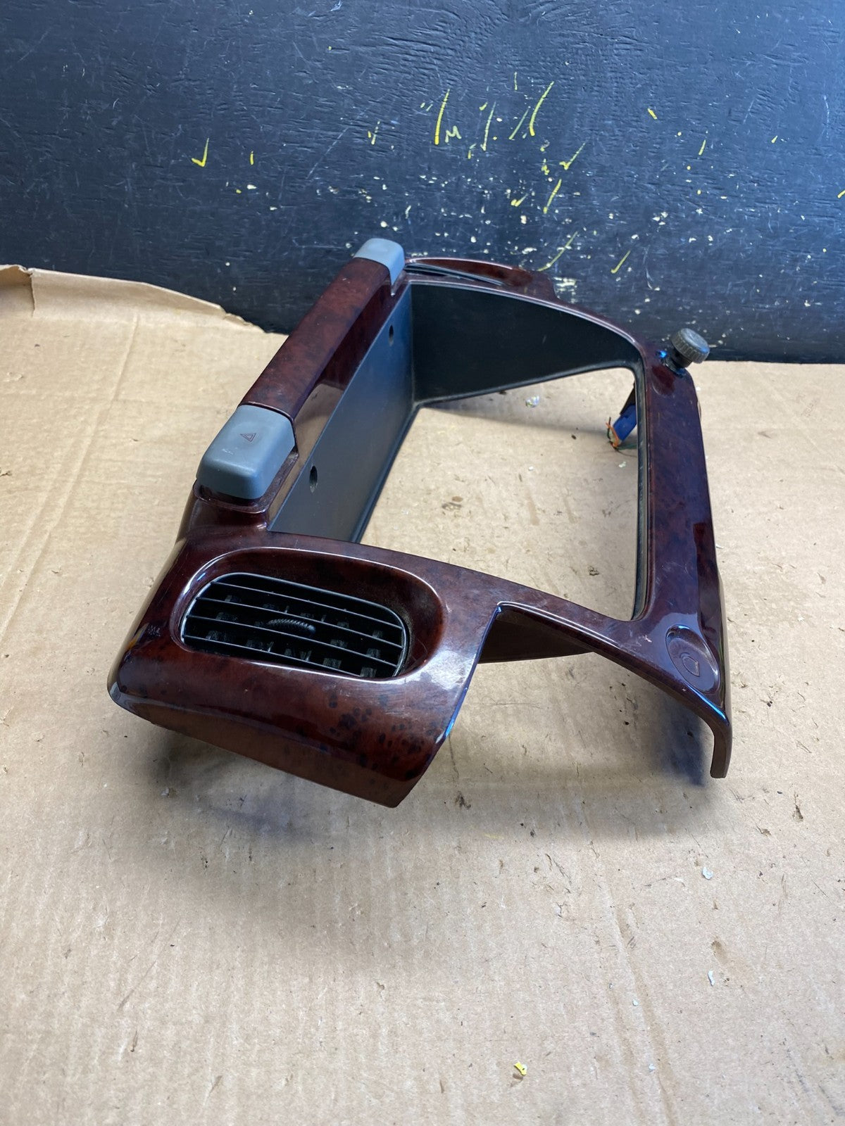 Nissan UD1400 UD1800 Radio Air Vent Bezel Trim OEM Z1723 DG1