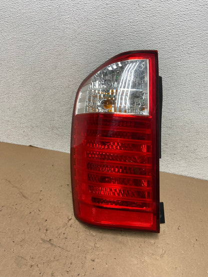 2007 to 2010 Kia Sedona Left Driver LH Side Tail Light AG4287 LK0