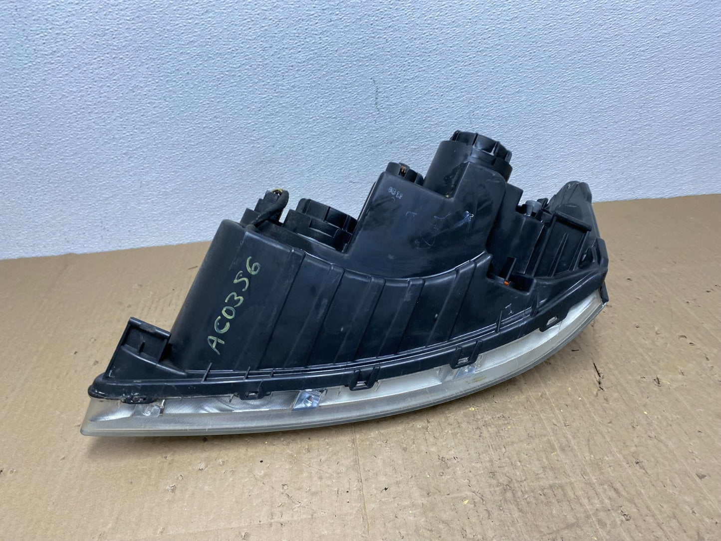 2009 to 2010 Hyundai Sonata Right Passenger RH Side Headlight Halogen AC0356 DW6
