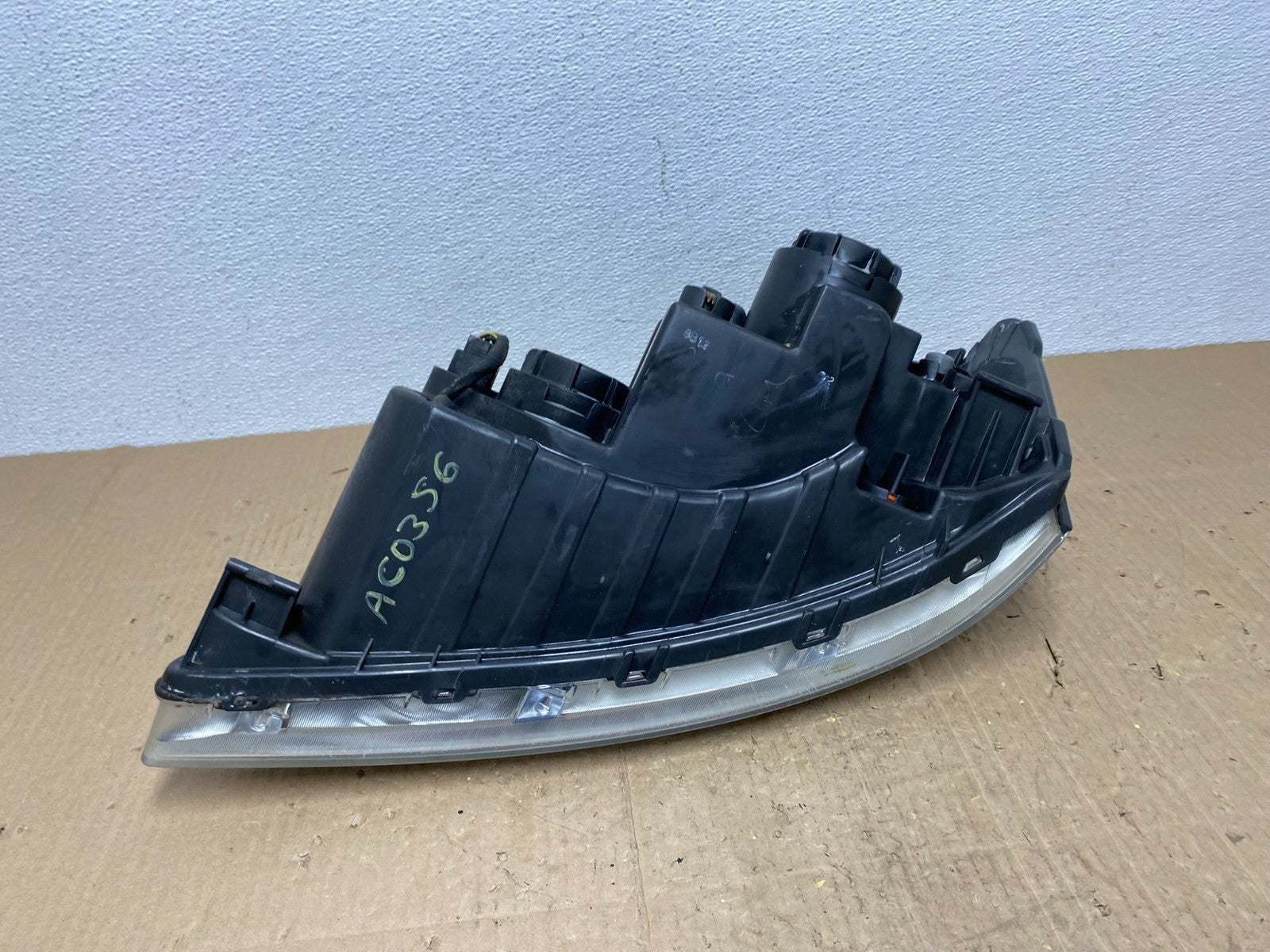 2009 to 2010 Hyundai Sonata Right Passenger RH Side Headlight Halogen AC0356 DW6