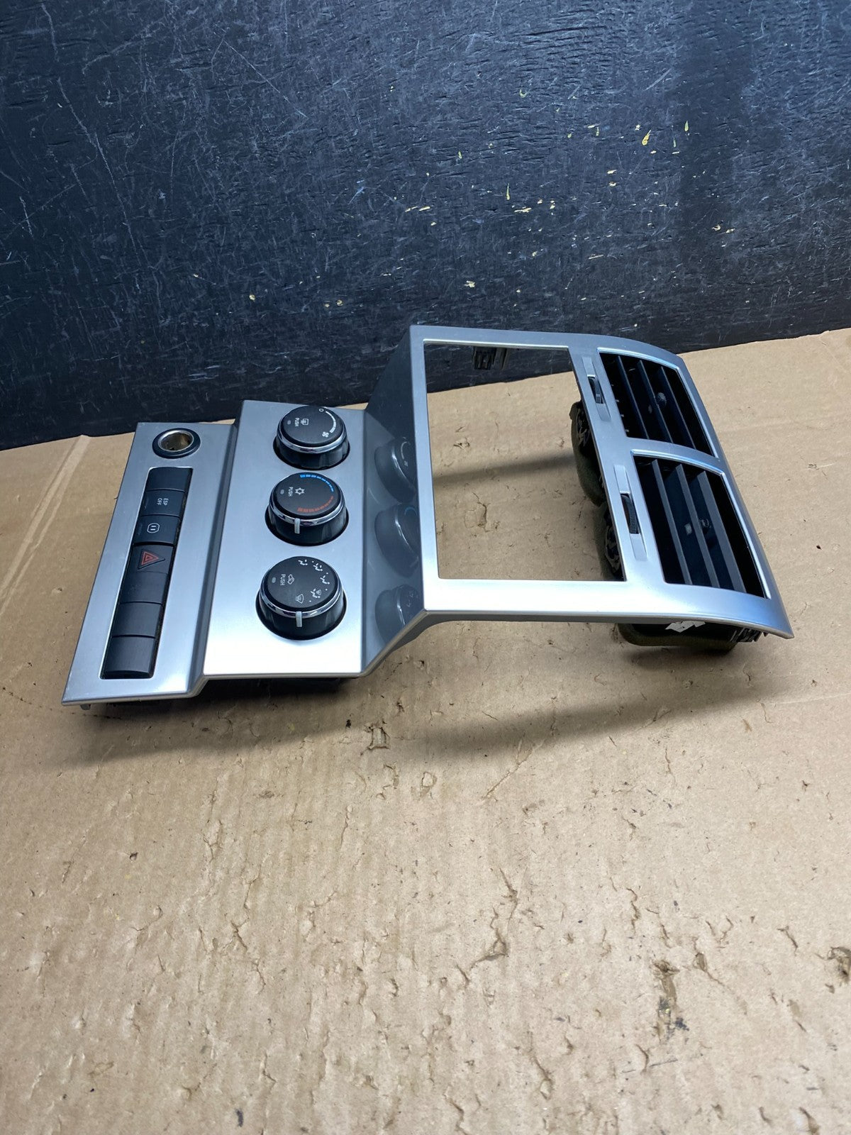 2007 to 2012 Dodge Nitro Dash Climate Temperature Control Radio Bezel aj1621 DG2