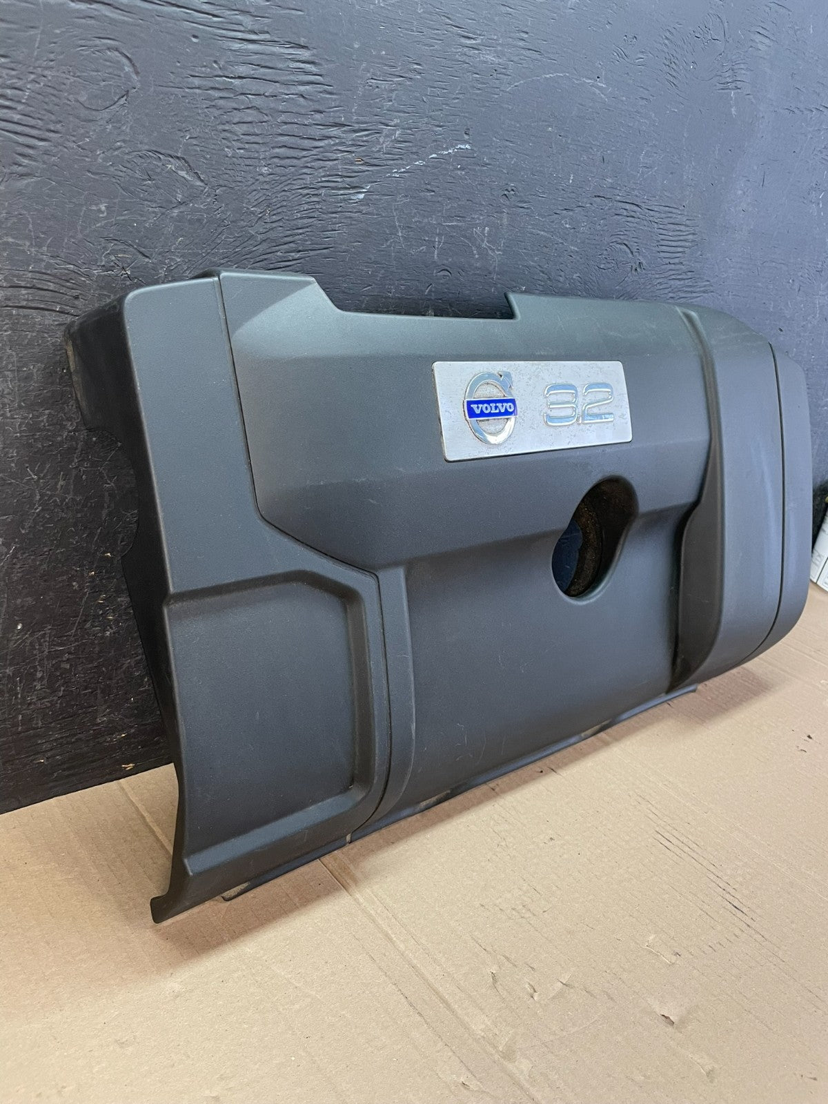 2008 to 2015 Volvo XC70 3.2L Engine Motor Top Upper Cover Panel AD8619 DG2