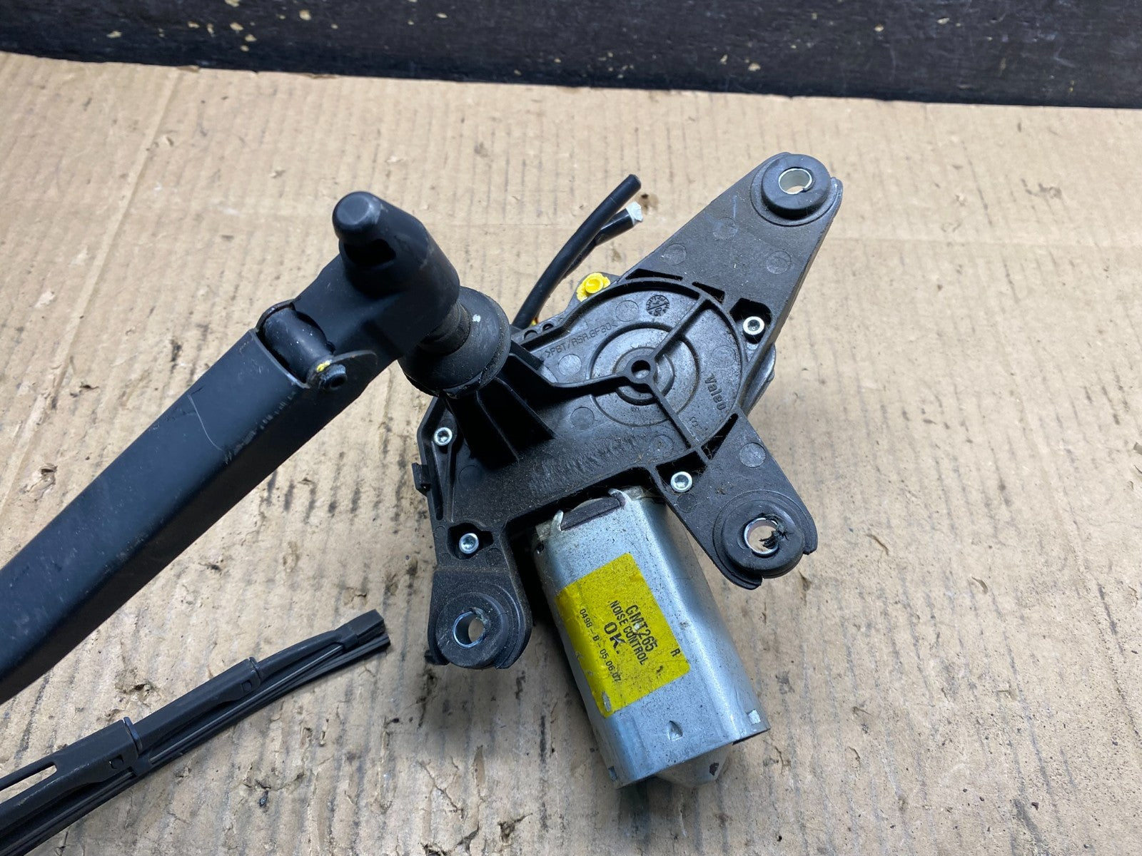 2004 to 2009 Cadillac SRX Rear Windshield Washer Wiper Motor Y1379 DG2
