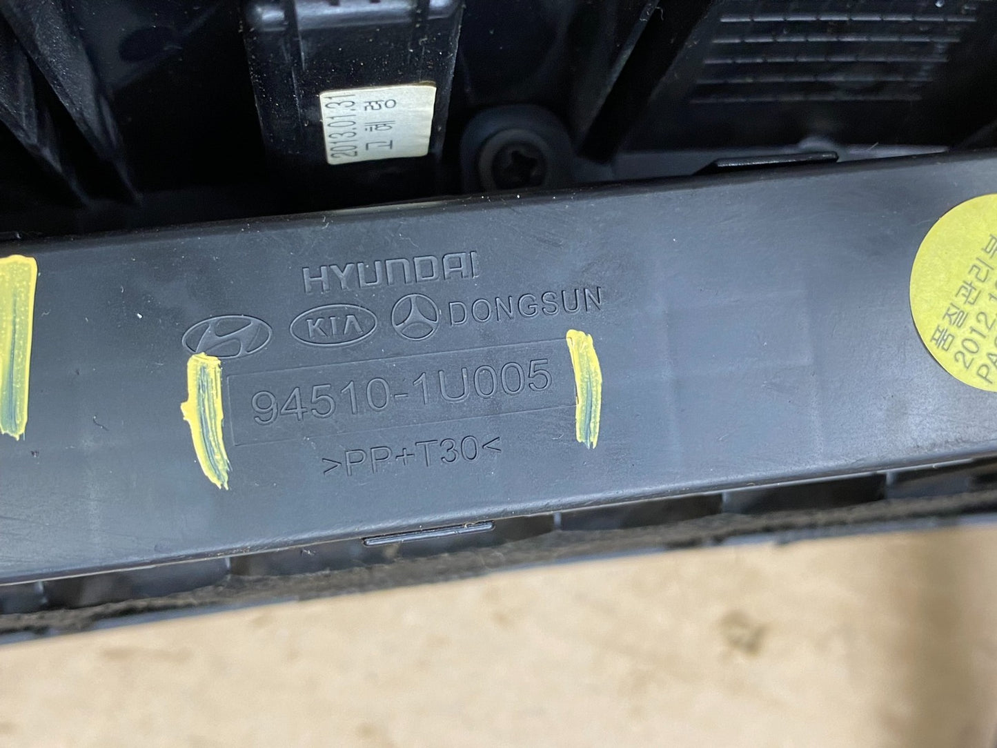 2014 2015 Kia Sorento Center Radio Climate Control Clock Trim Heat Seat Z0149 DG6