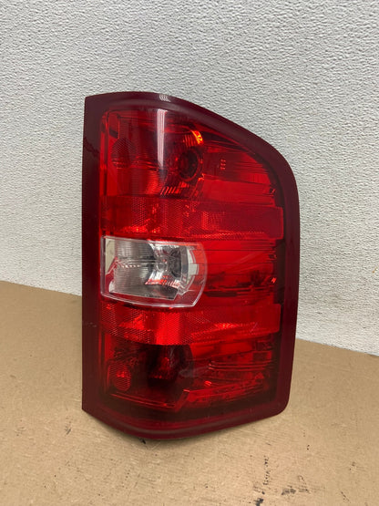 2007 to 2013 Chevrolet Silverado Right Passenger RH Side Tail Light AF4531 LK0