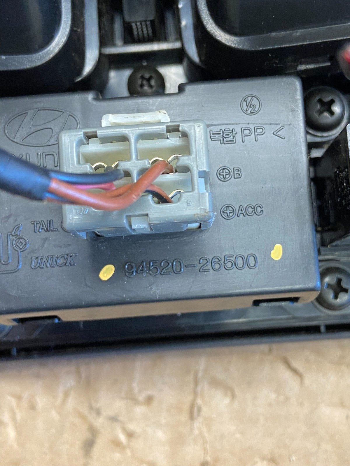 2001 to 2006 Hyundai Santa Fe Center Dashboard Radio Bezel Trim AI2659 DG4