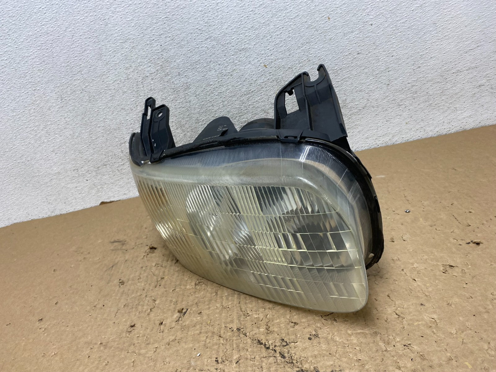 2001 - 2004 Ford Escape Right Passenger RH Halogen Headlight af8218 DG1