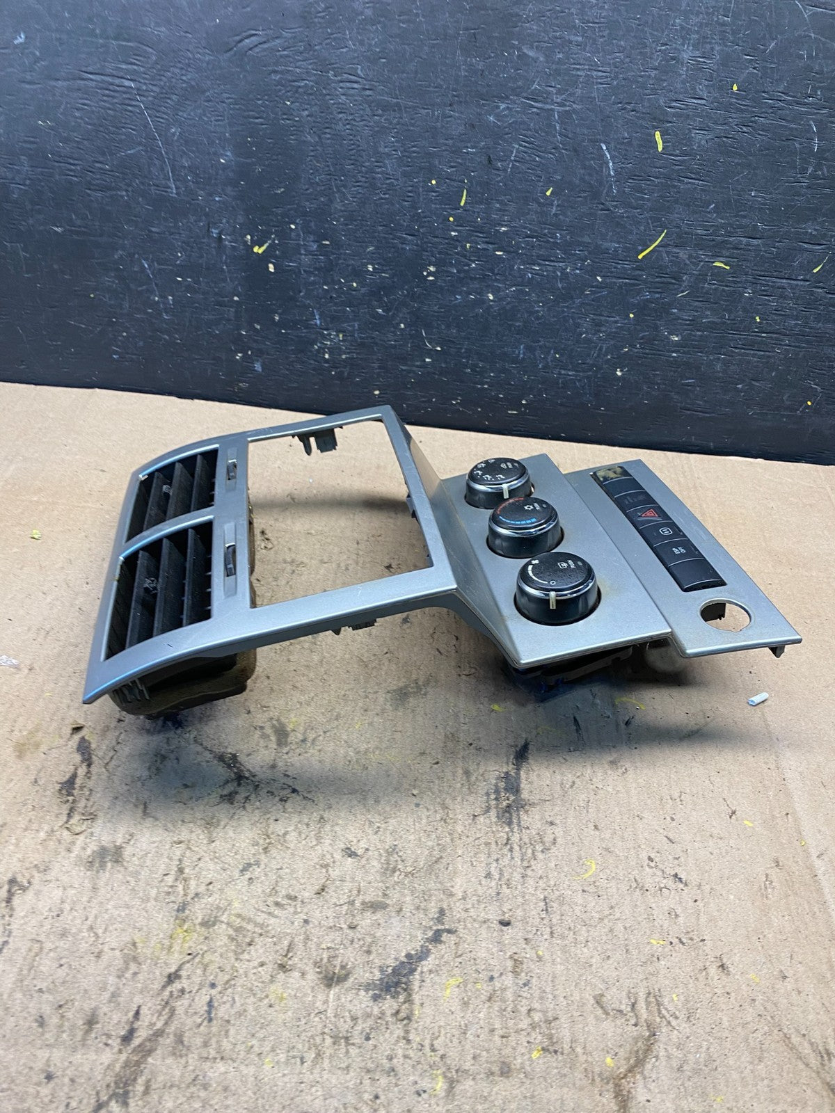 2007 to 2012 Dodge Nitro Dash Climate Temperature Control Radio Bezel R8693 DG4