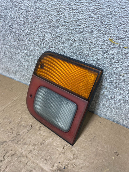 1996 to 1998 Mazda Mpv Right Passenger RH Side Inner Tail Light Oem Z1102 DW1