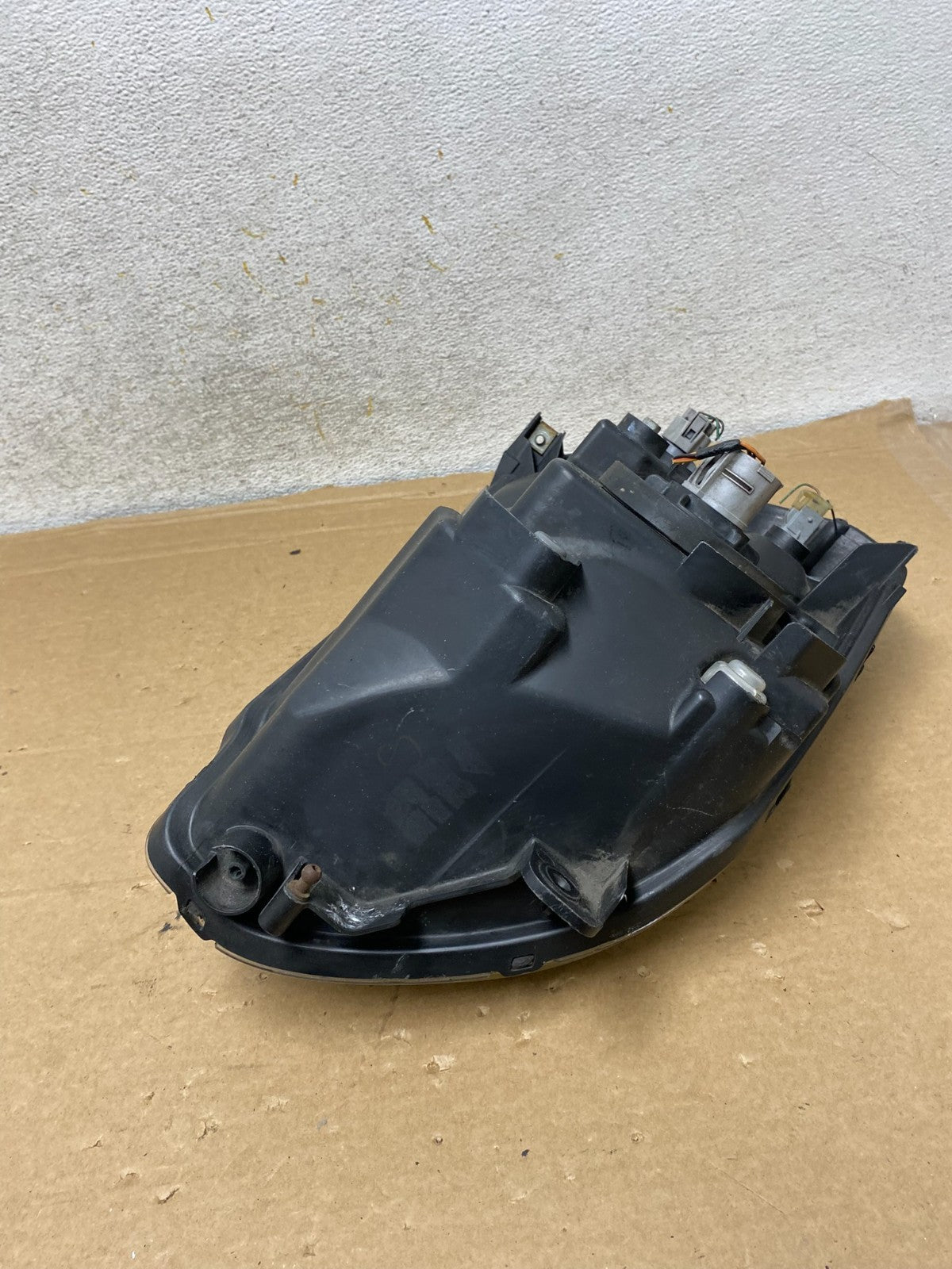 2004 to 2009 Mitsubishi Galant Left Driver LH Headlight Halogen AH8262 DW6