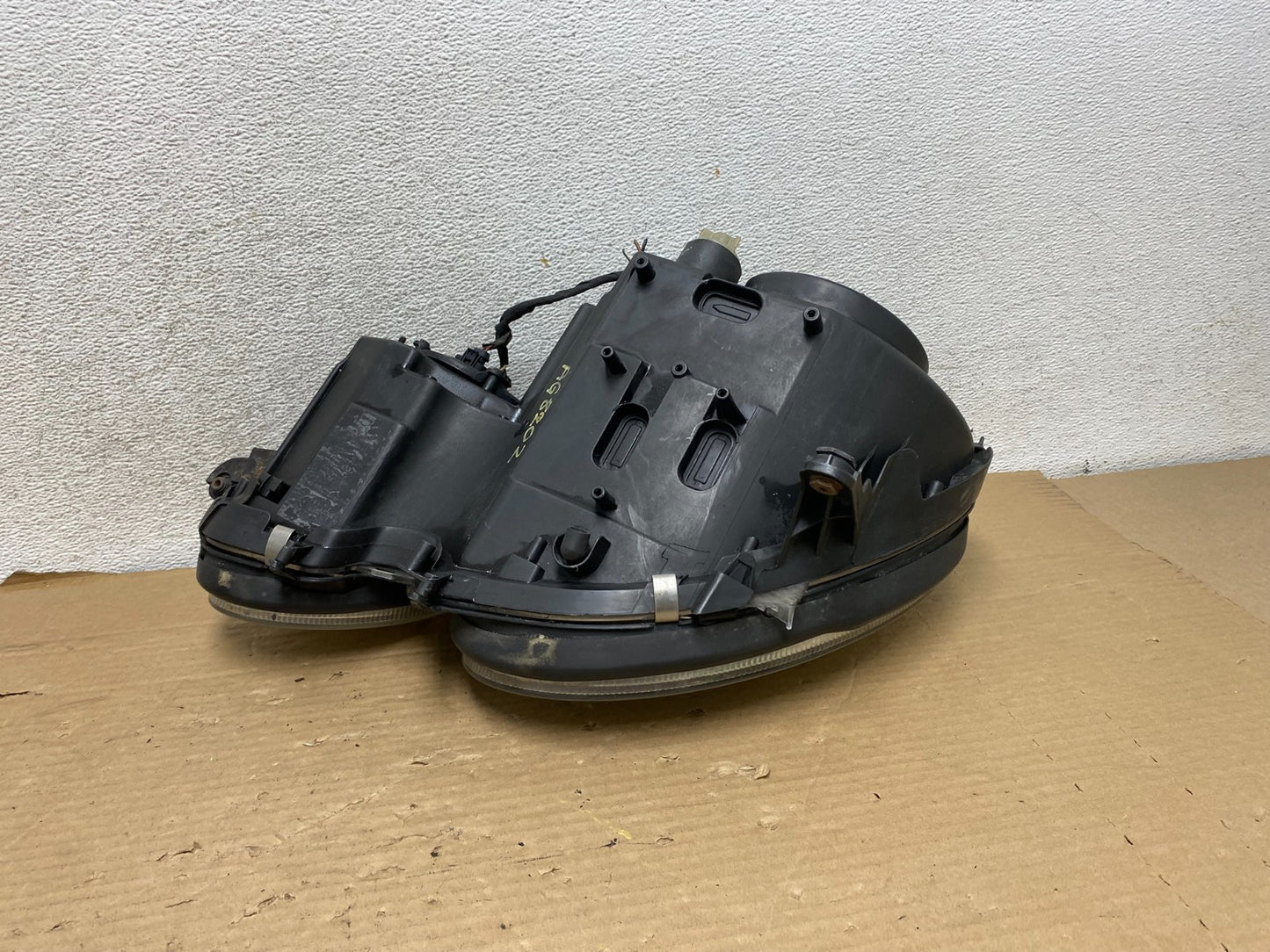 2003-2006 Mercedes E E320 E350 Class Right Passenger Halogen Headlight AG8202 DW7