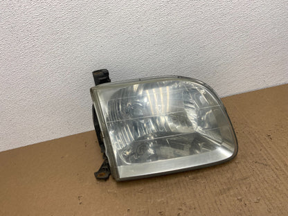 2001 to 2004 Toyota Sequoia Right Passenger RH Side Headlight Halogen AB6587 DW0