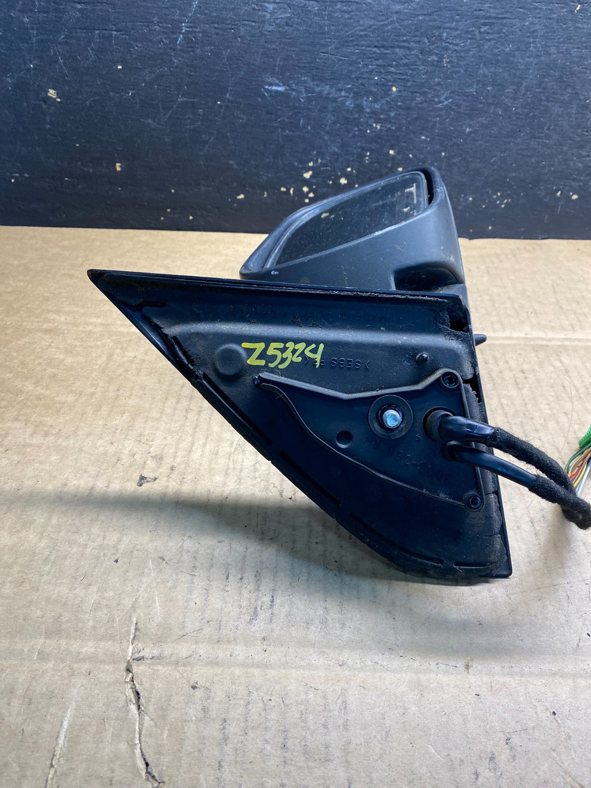 2003 to 2006 Volvo XC90 Right Passenger Side View Door Mirror OEM AB3991 MS4
