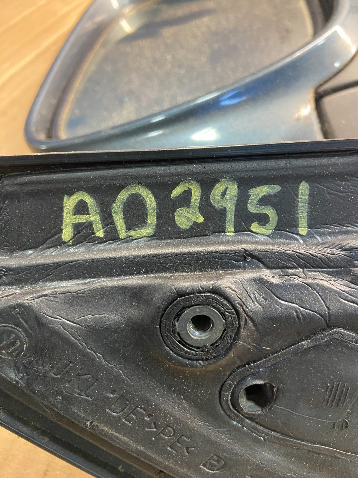 2004 to 2007 Volkswagen Touareg Right Door Power View Door Mirror AD2951 DW12