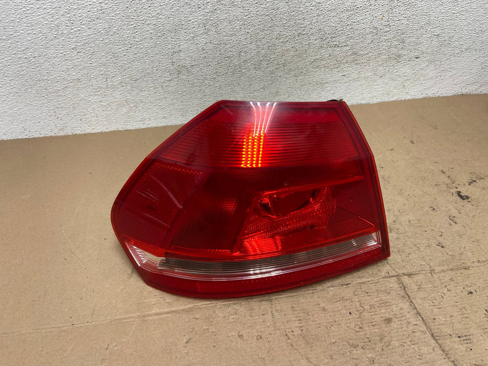 2012 to 2015 Volkswagen Passat Left Driver Lh Side Tail light AF5749 LK0