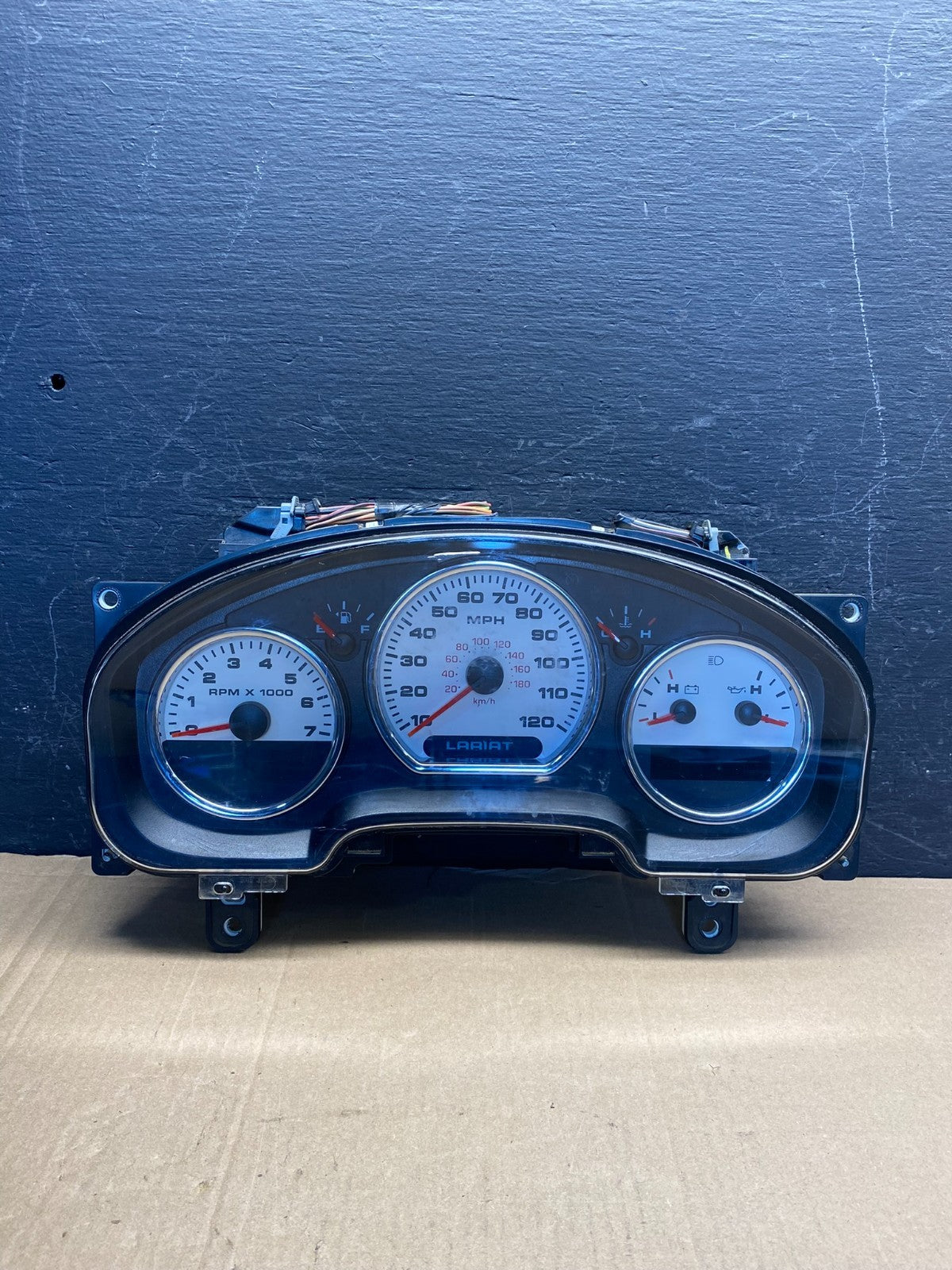 2004 - 2005 Ford F150 F-150 Lariat Speedometer Cluster Gauge AE7560 DW0