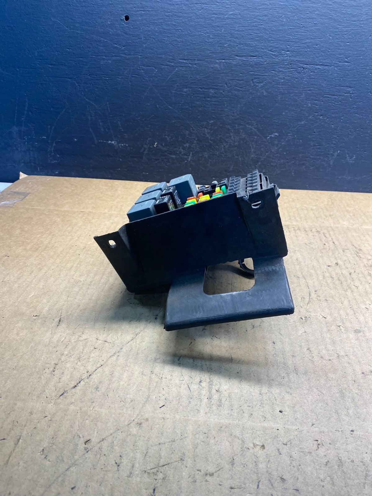 1996 to 1999 Chevrolet Astro Under Hood Fuse Box Cover Oem AC4274 DG2