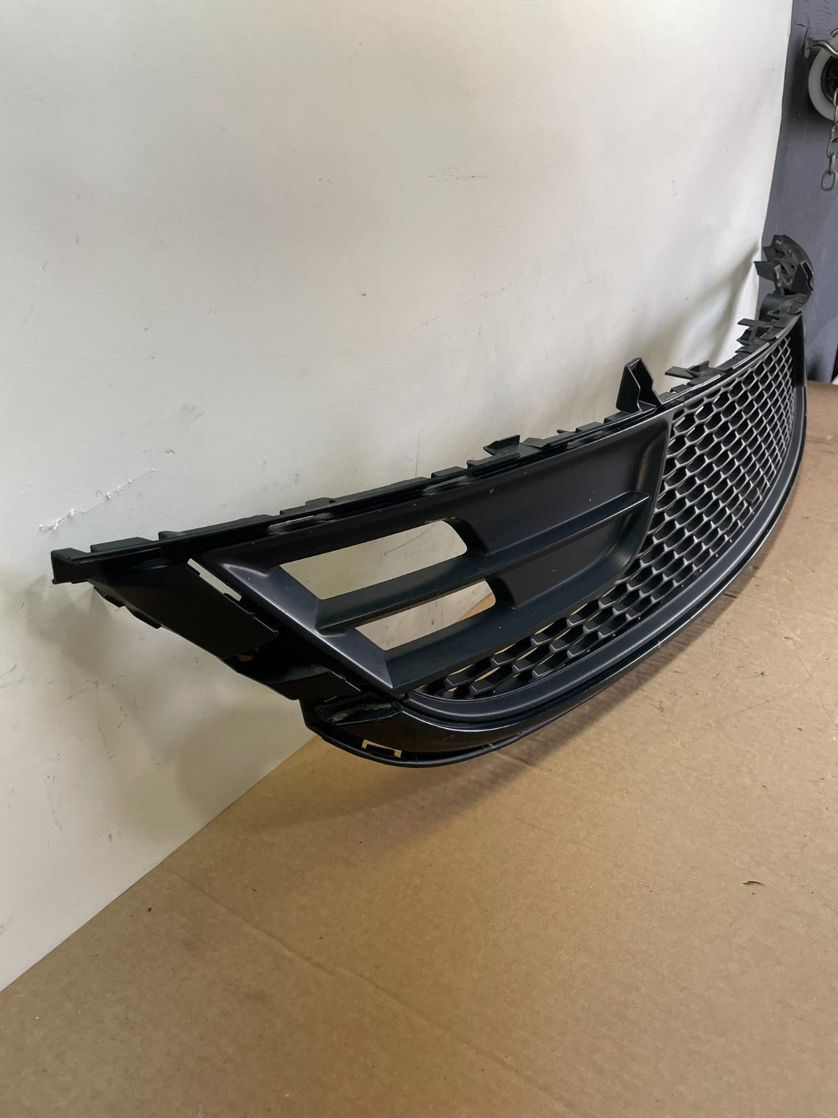 2015 to 2017 Chrysler 200 Front Lower Grill Grille AH6390 DG2