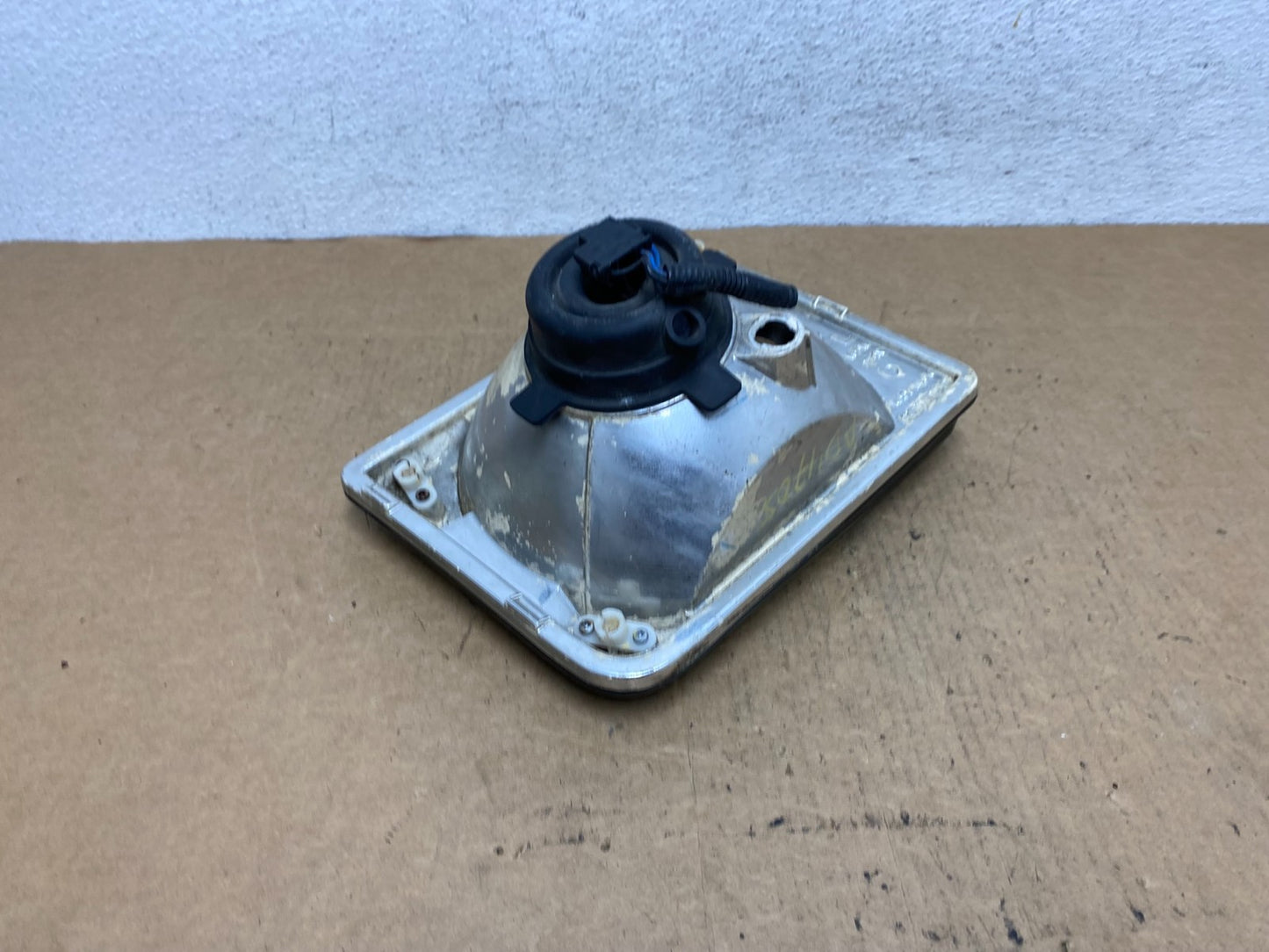 1999-2002 Land Rover Discovery Left Driver Side Halogen Headlight AD4705 DG4