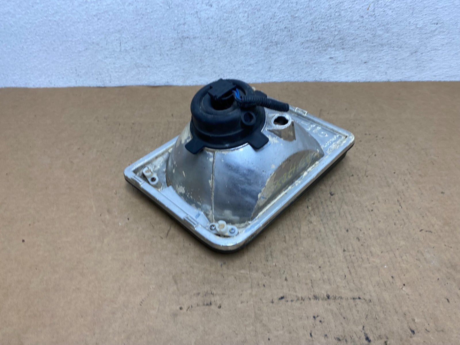 1999-2002 Land Rover Discovery Left Driver Side Halogen Headlight AD4705 DG4