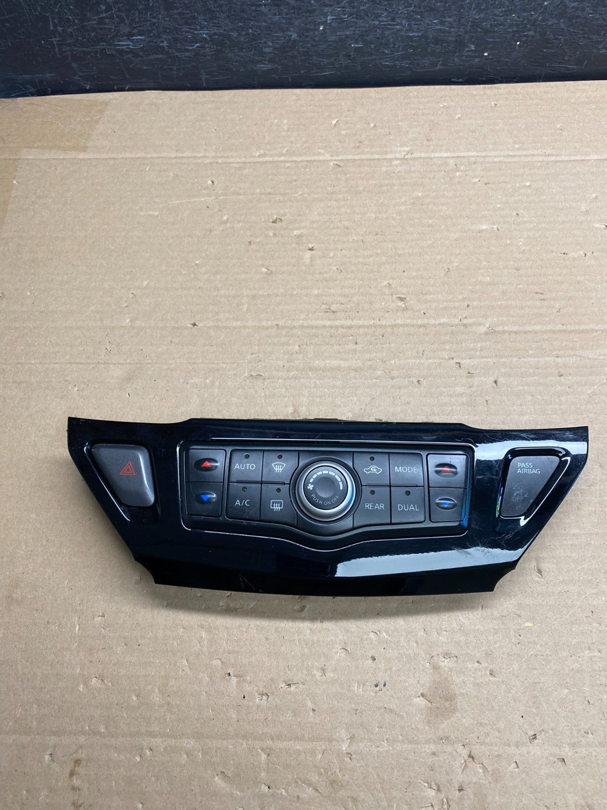 2013 to 2018 Nissan Pathfinder Radio Audio Climate Control AG5203 DG0