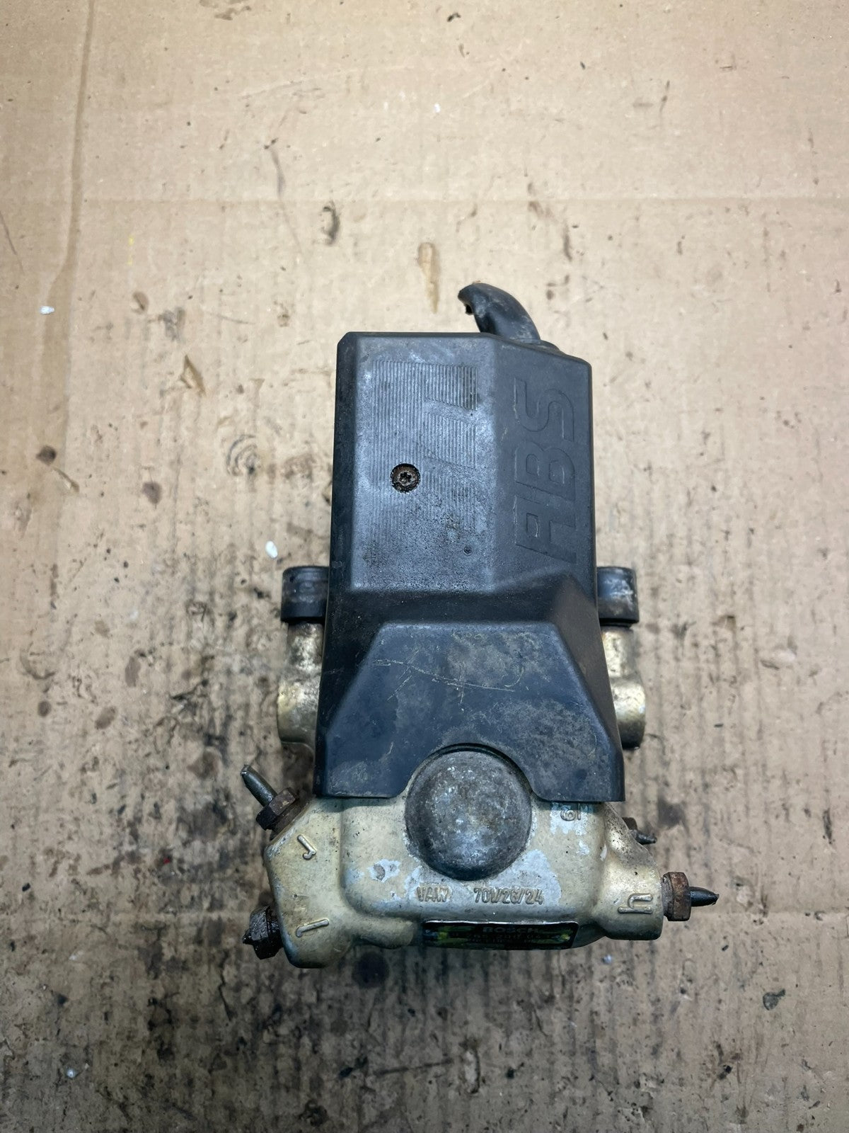 1986 - 1991 Mercedes 300SEL 300SE ABS Anti Lock Brake Pump Module W6812 DG4