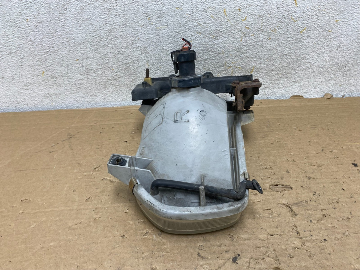 1996-1998 Nissan Pathfinder Right Passenger Side Headlight ah9164 DG6