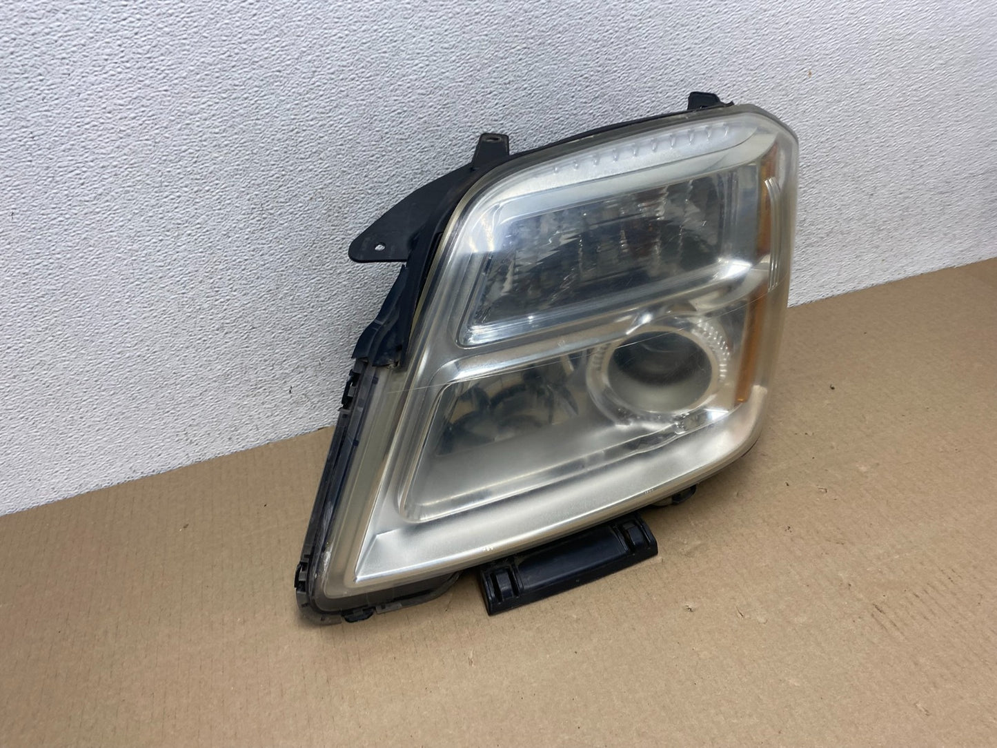 2010 to 2015 GMC Terrain Halogen Left Driver Lh Side Headlight AG5833 DW2